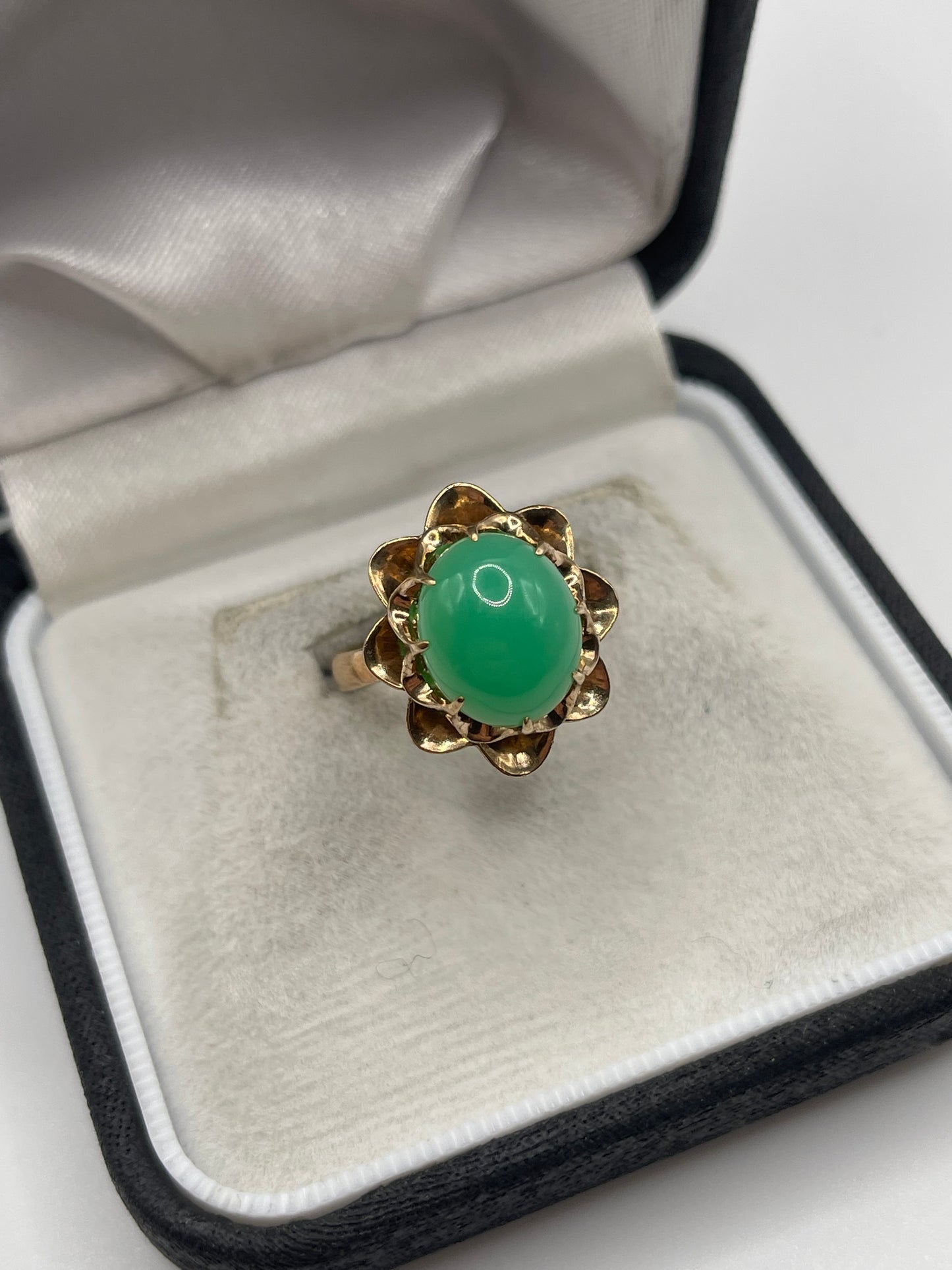 14ct gold chrysoprase ring