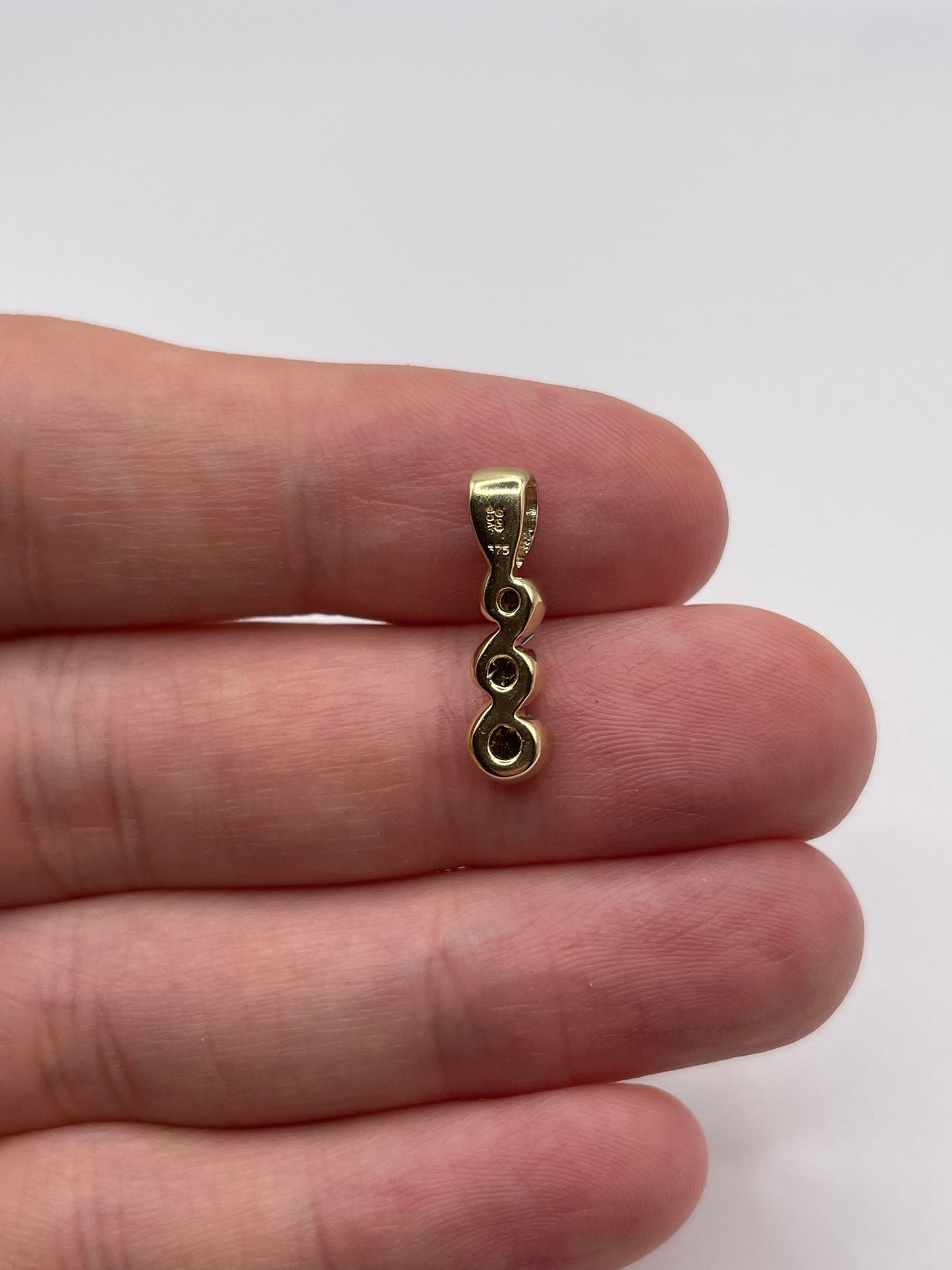 9ct gold cognac diamond pendant