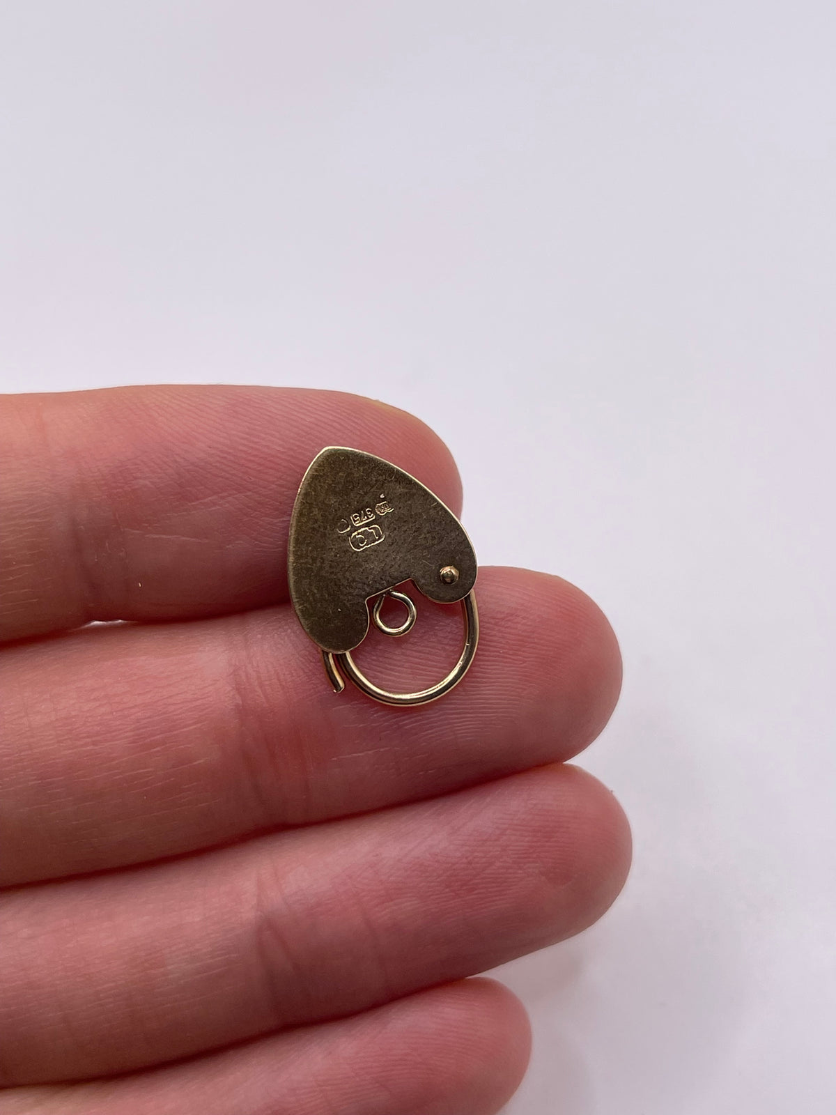 9ct gold padlock 2