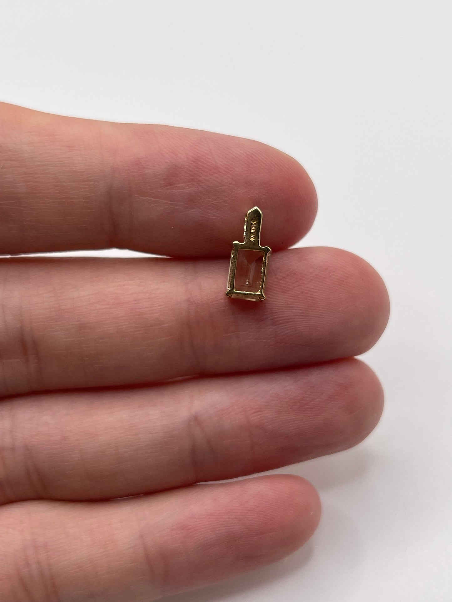 9ct gold quartz and diamond pendant