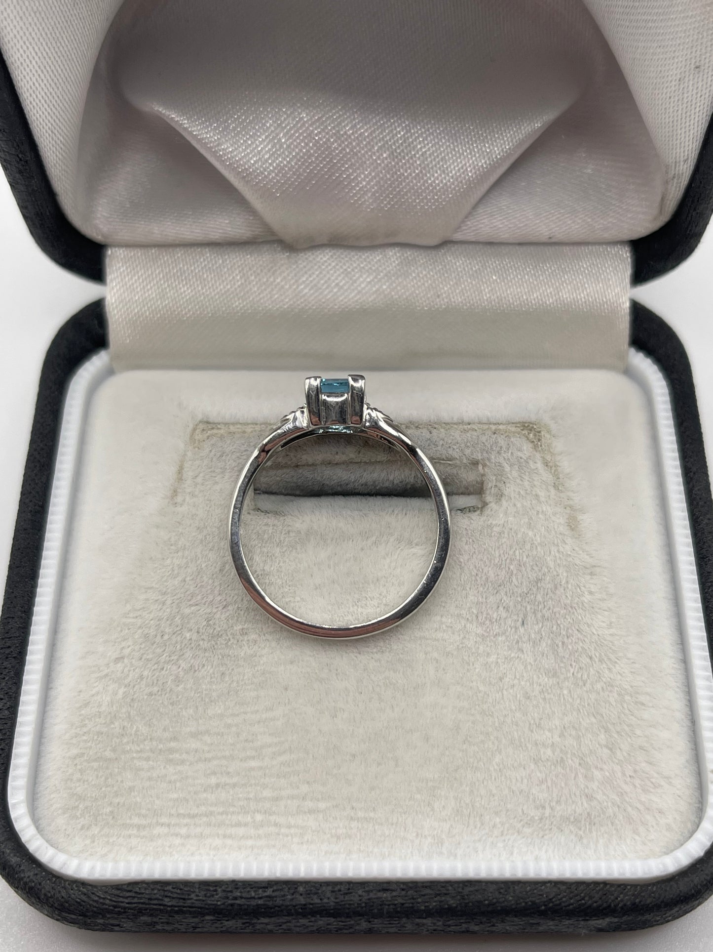 9ct white gold topaz and diamond ring