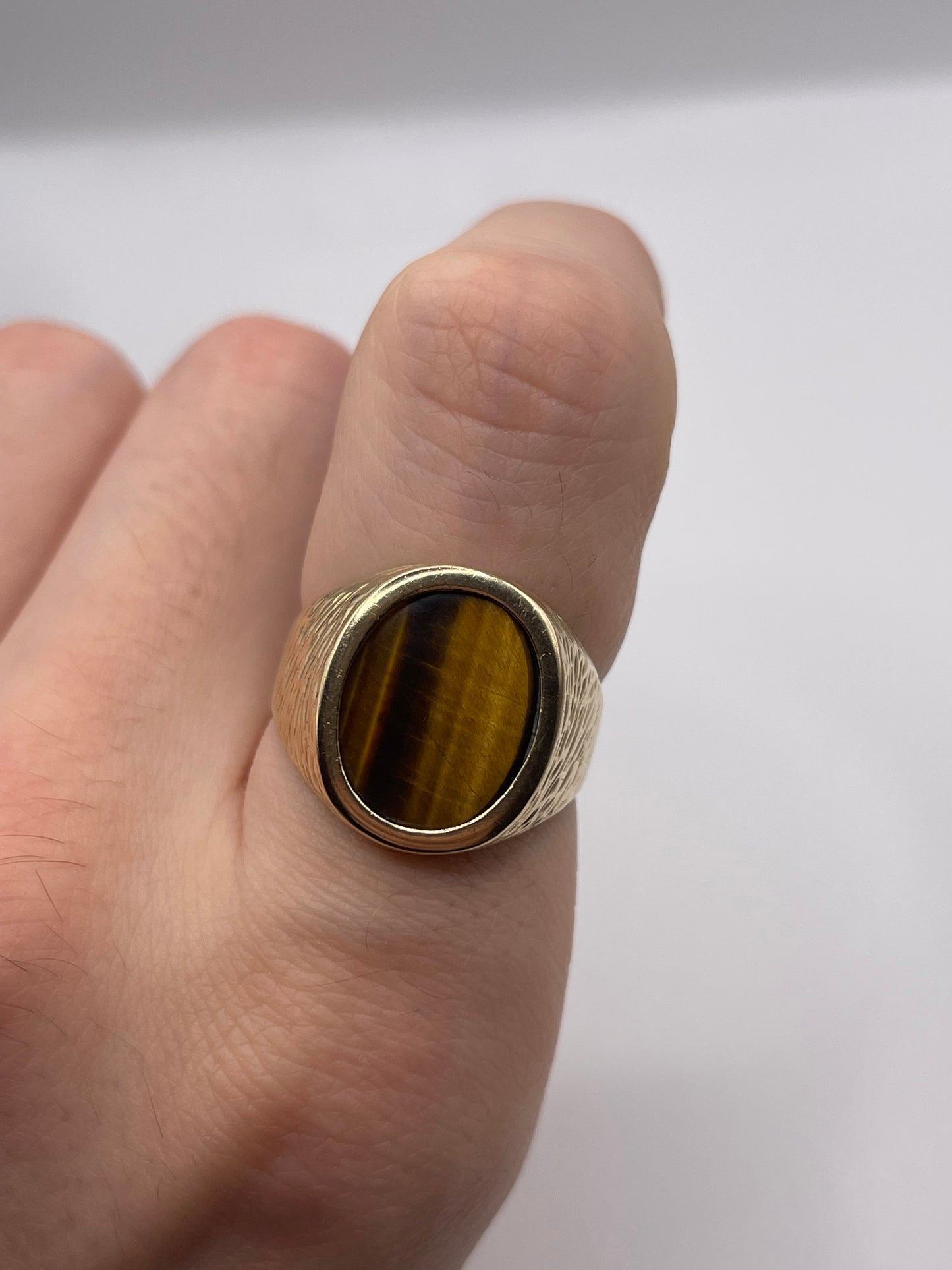 9ct gold tigers eye signet ring