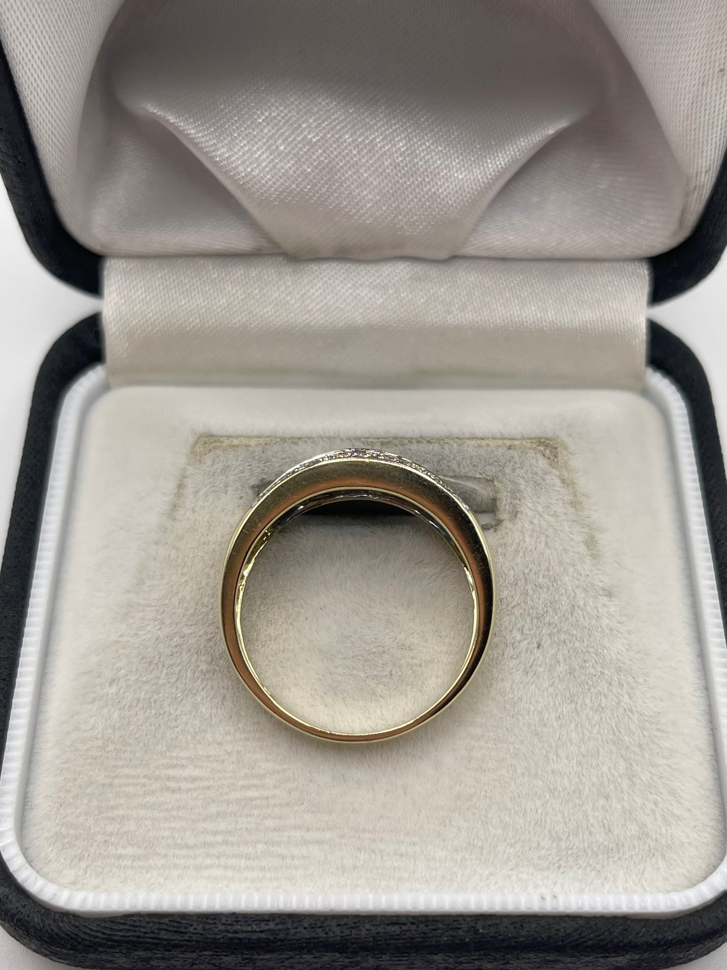 9ct gold topaz and diamond ring