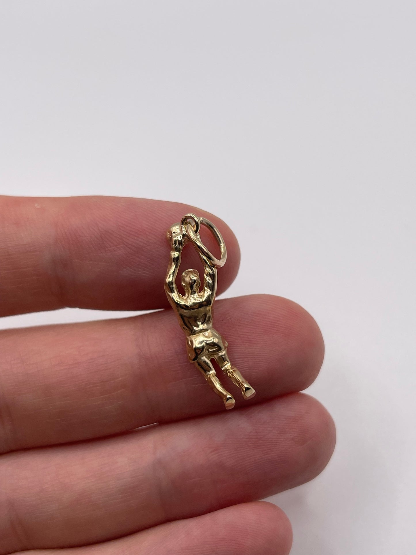 9ct gold basketball player charm