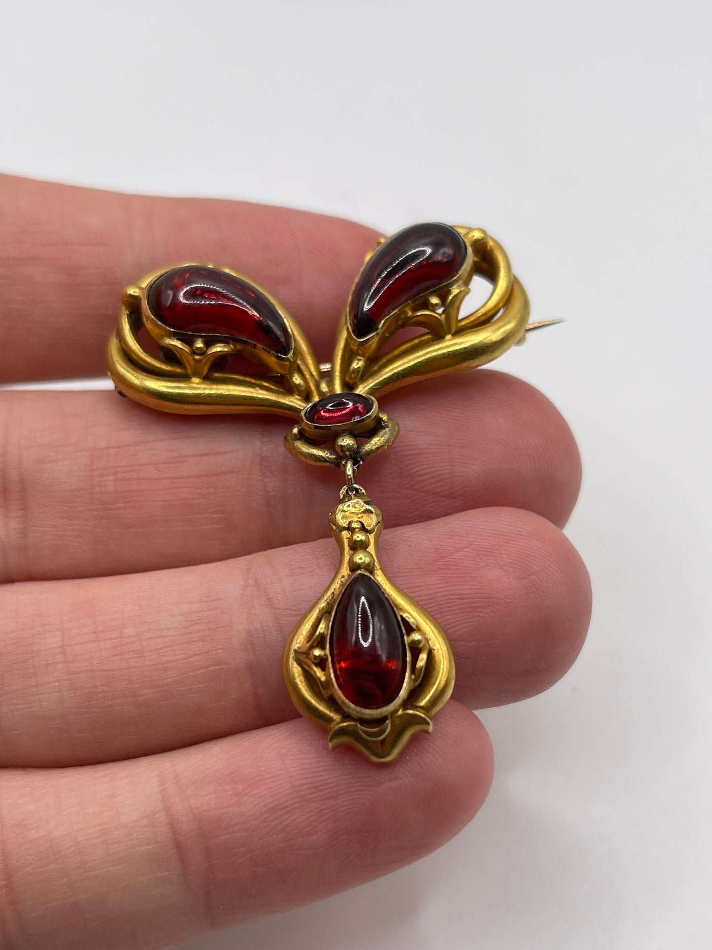 Antique 15ct gold garnet mourning brooch