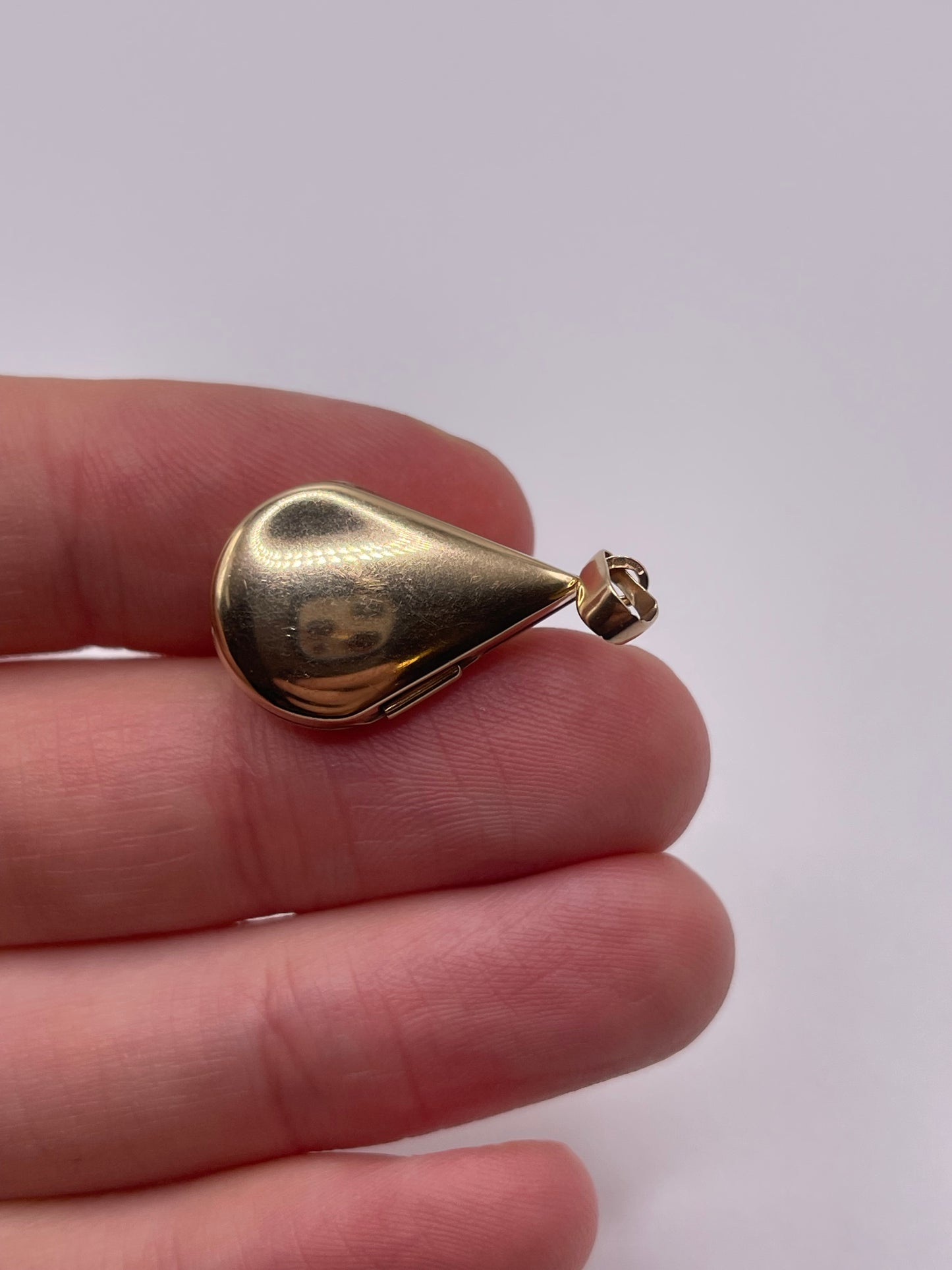 9ct gold locket pendant