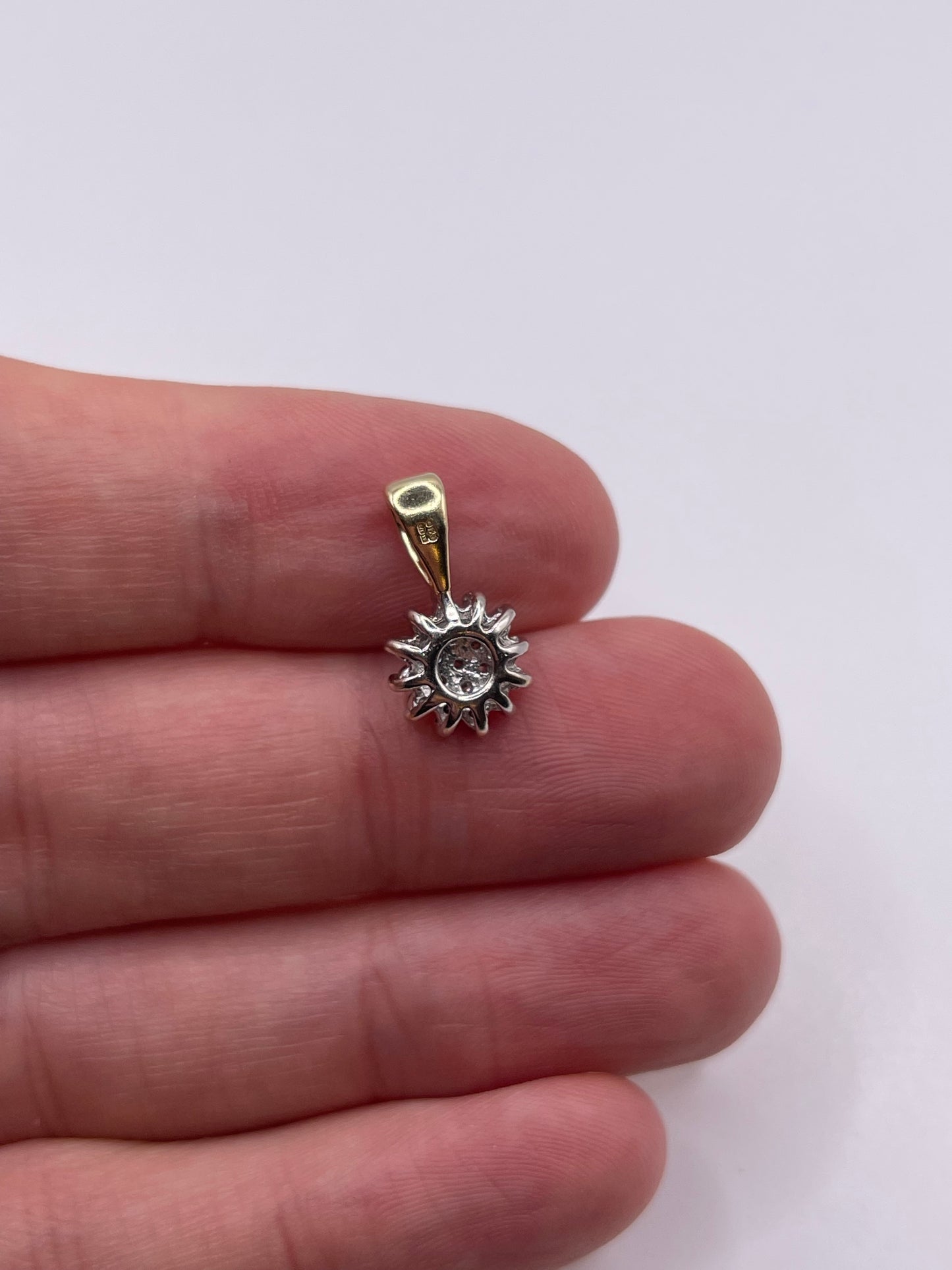 9ct gold diamond cluster pendant