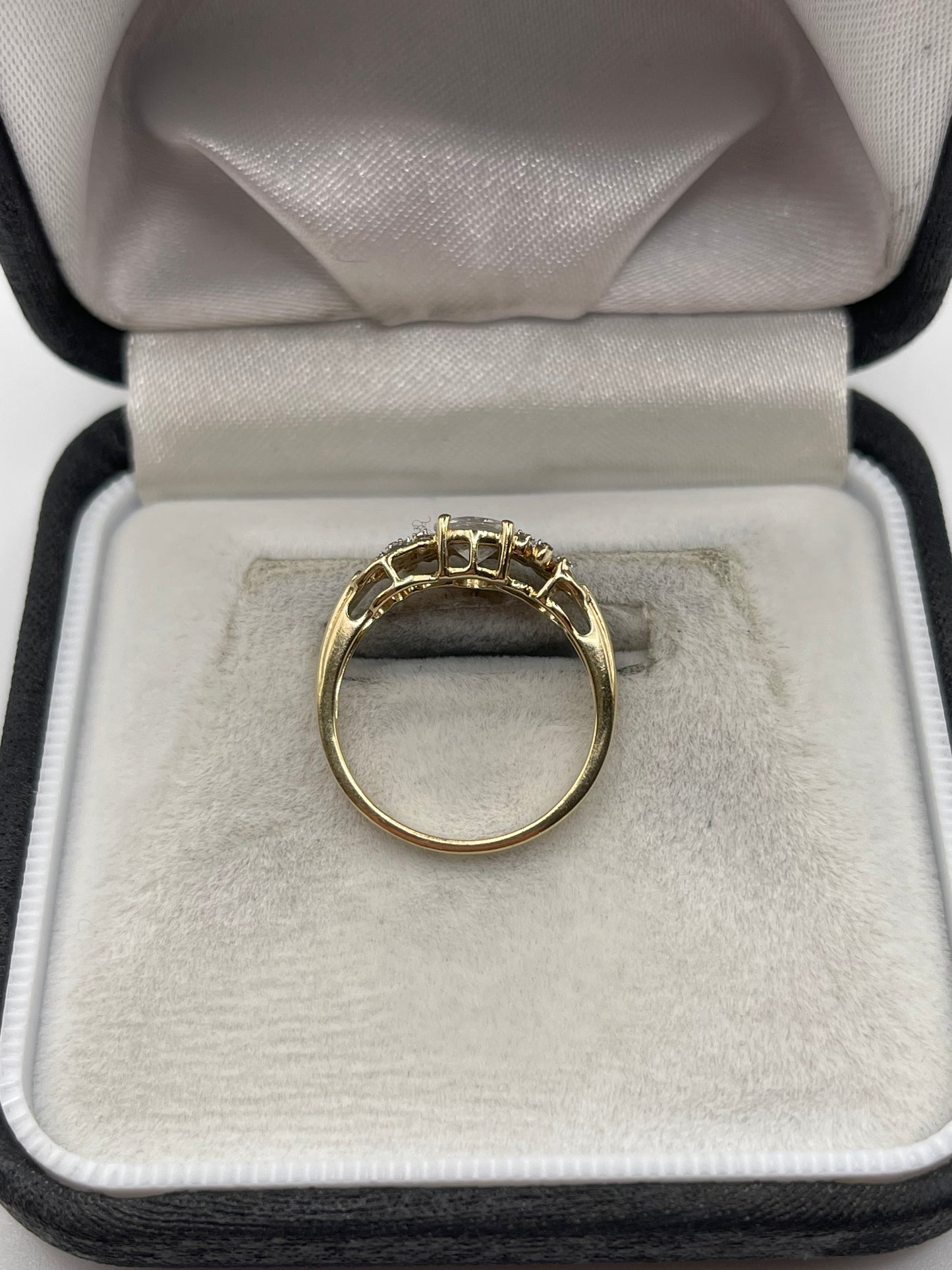 9ct gold white zircon ring