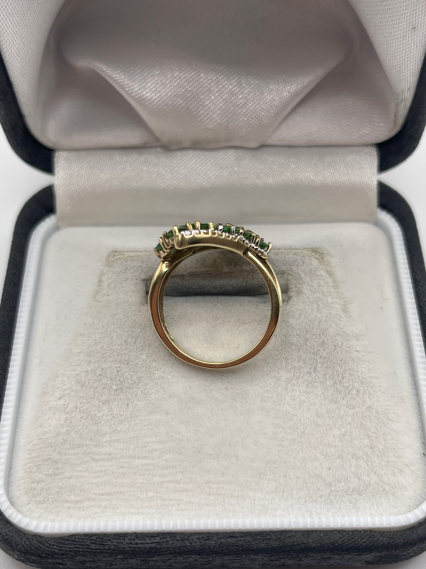 9ct gold tsavorite garnet and diamond ring