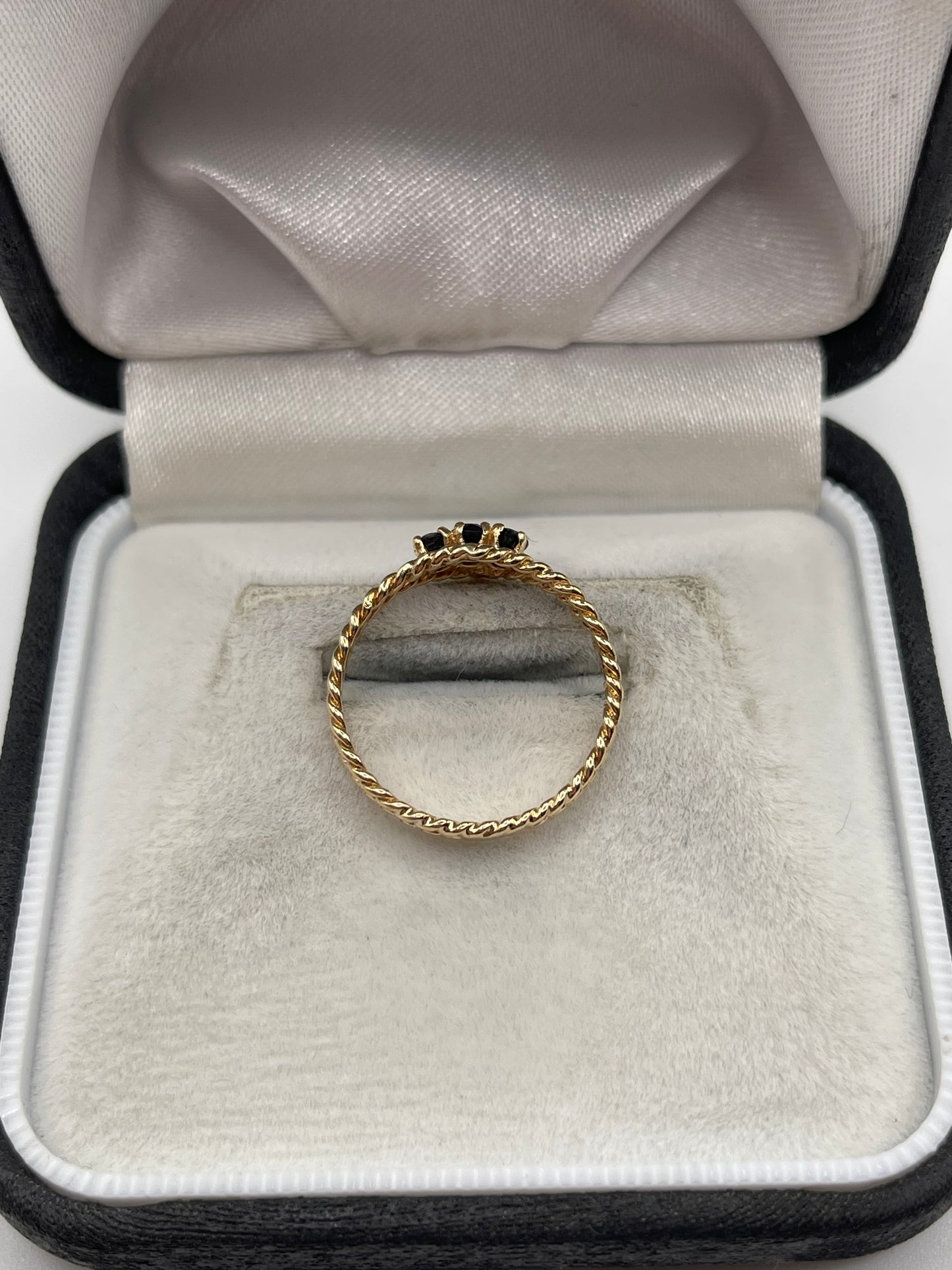 9ct gold sapphire ring
