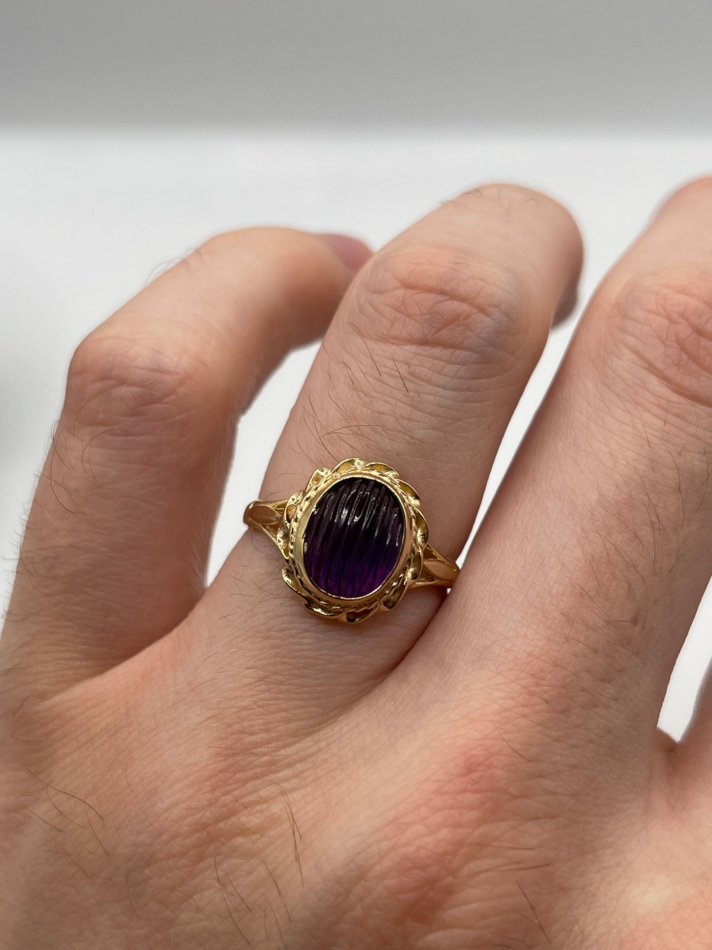 9ct gold carved amethyst ring