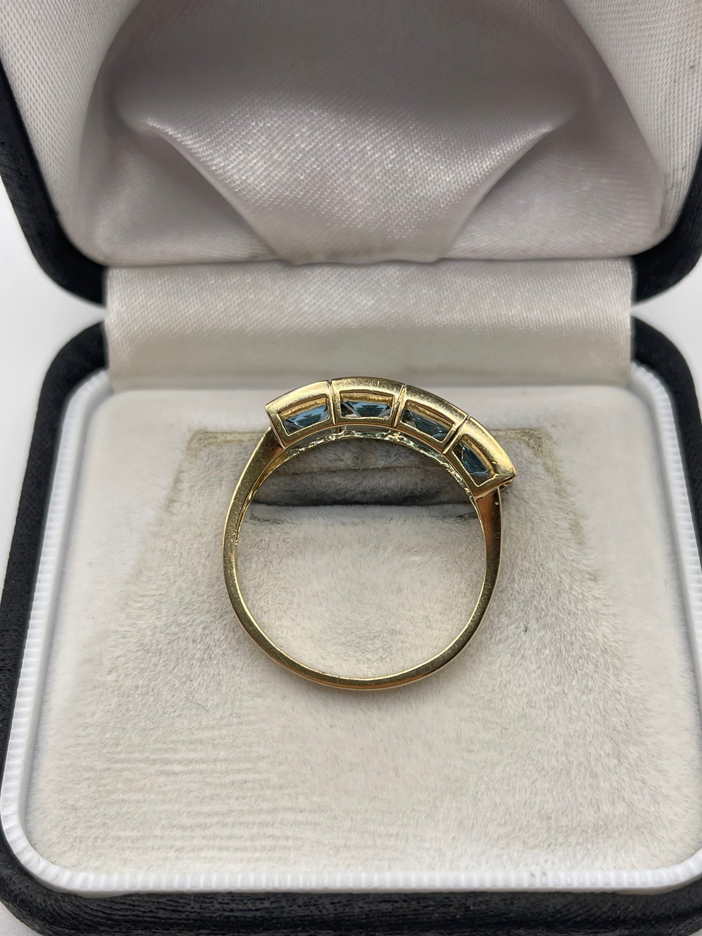 9ct gold blue topaz ring