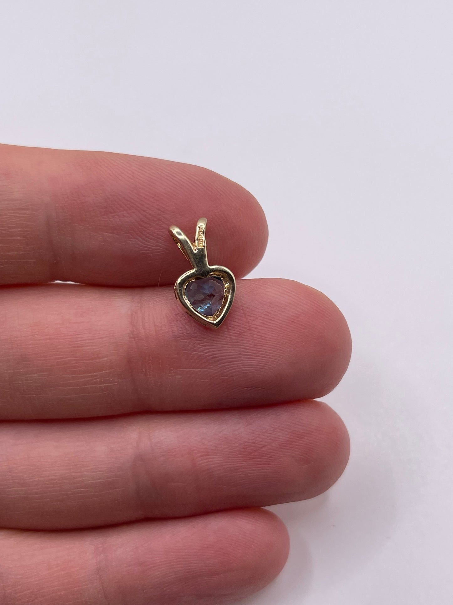 9ct gold topaz pendant