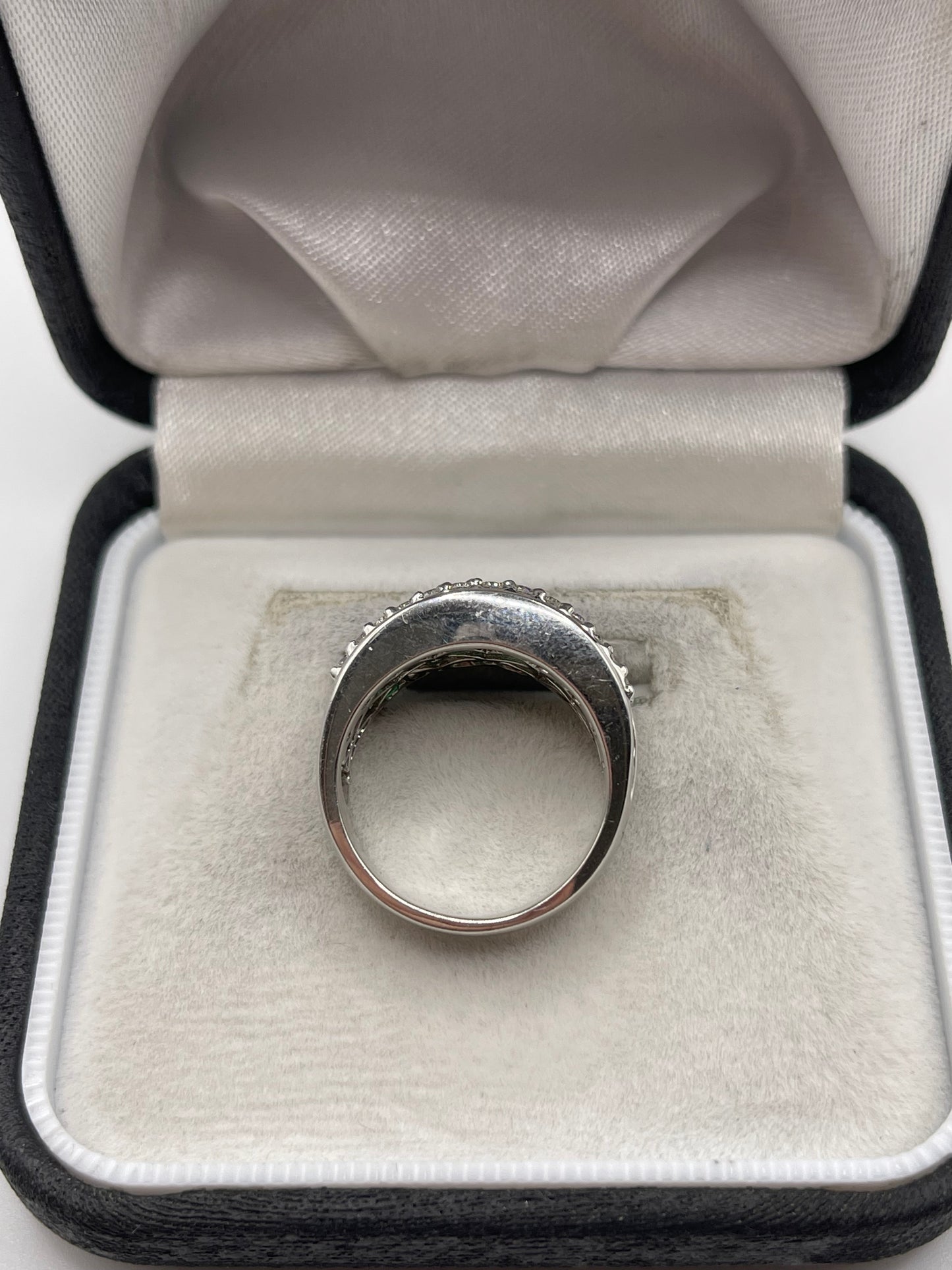 14ct white gold emerald and diamond ring
