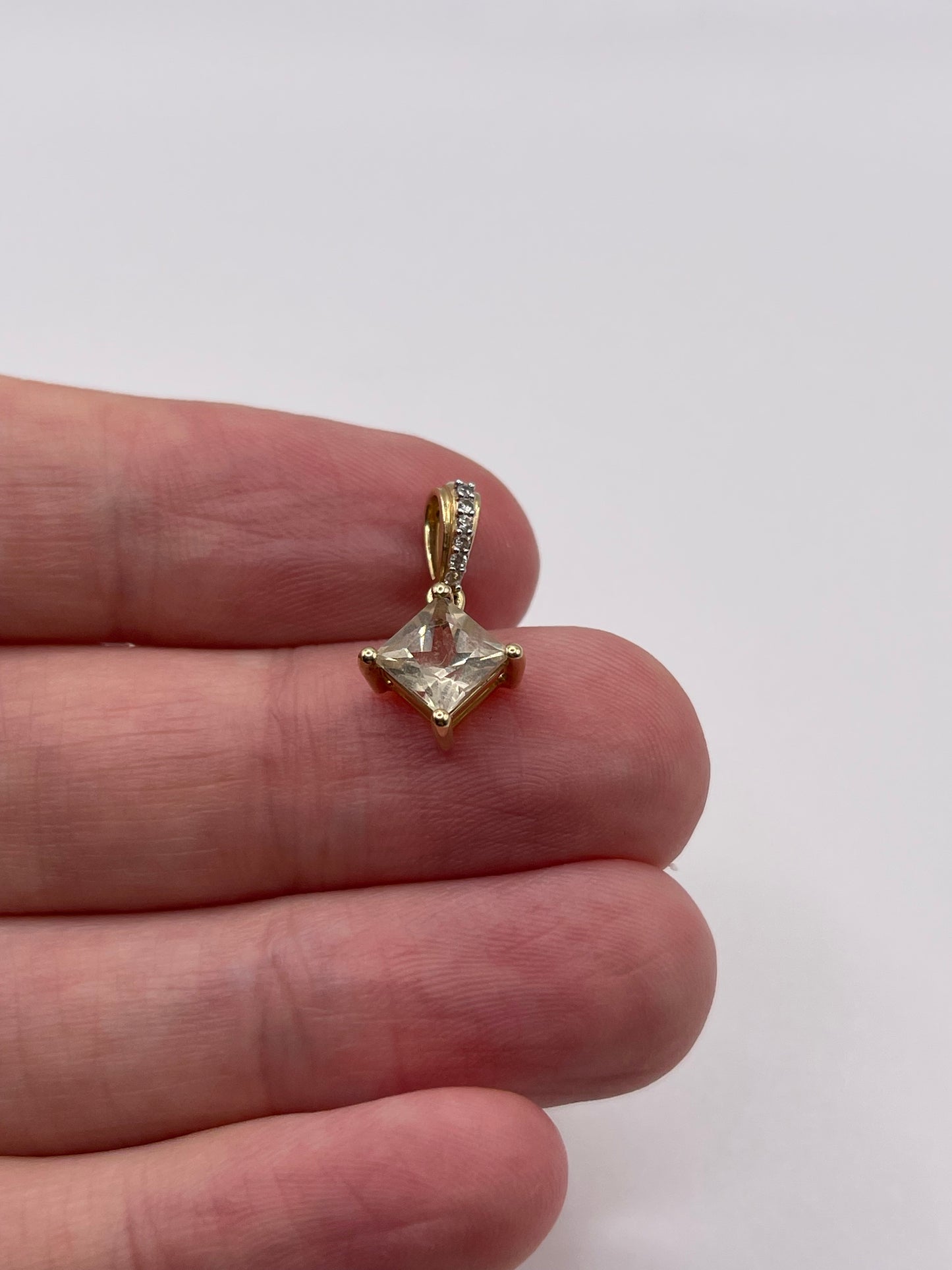 9ct gold quartz and zircon pendant