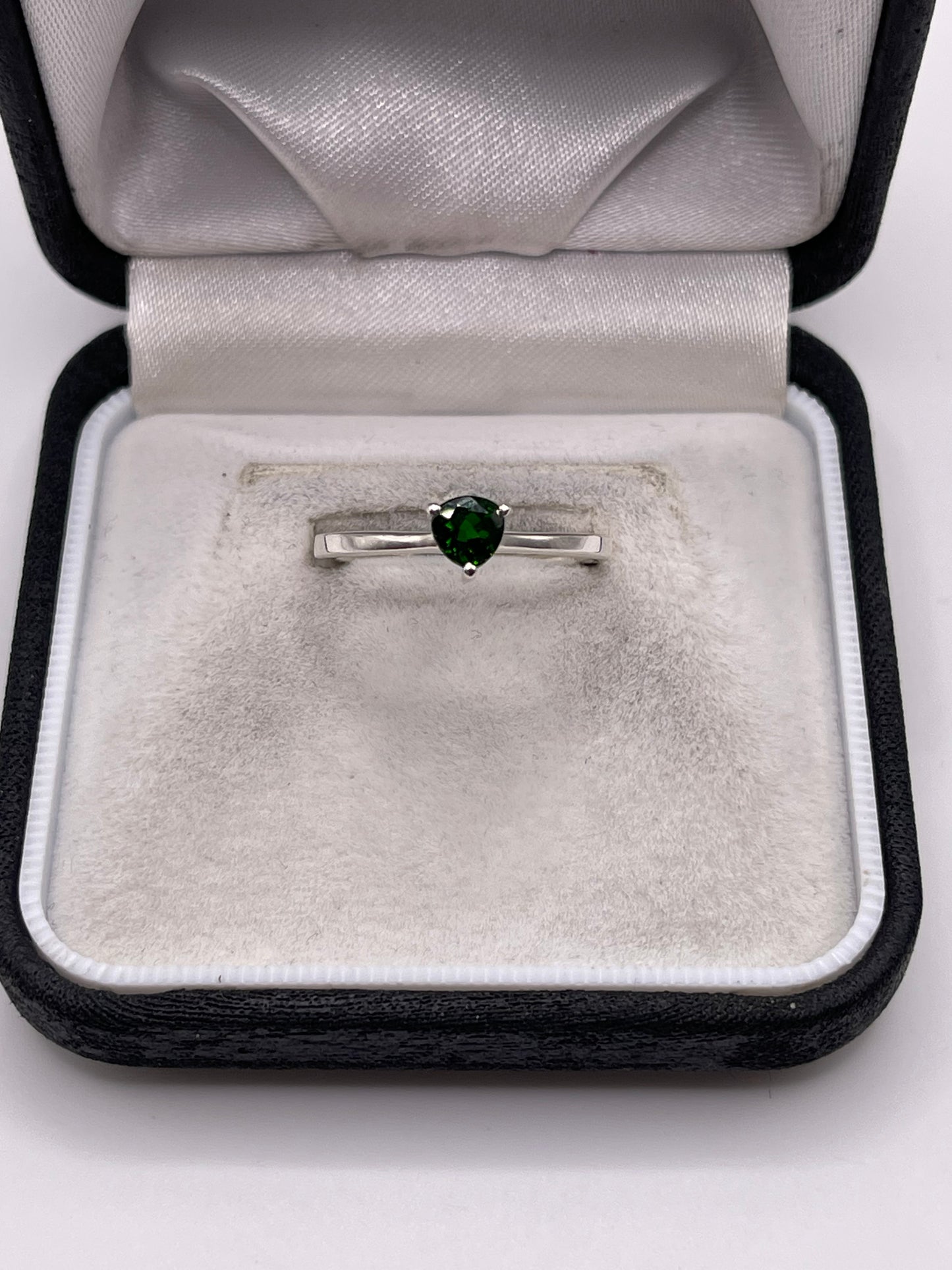 Silver diopside ring