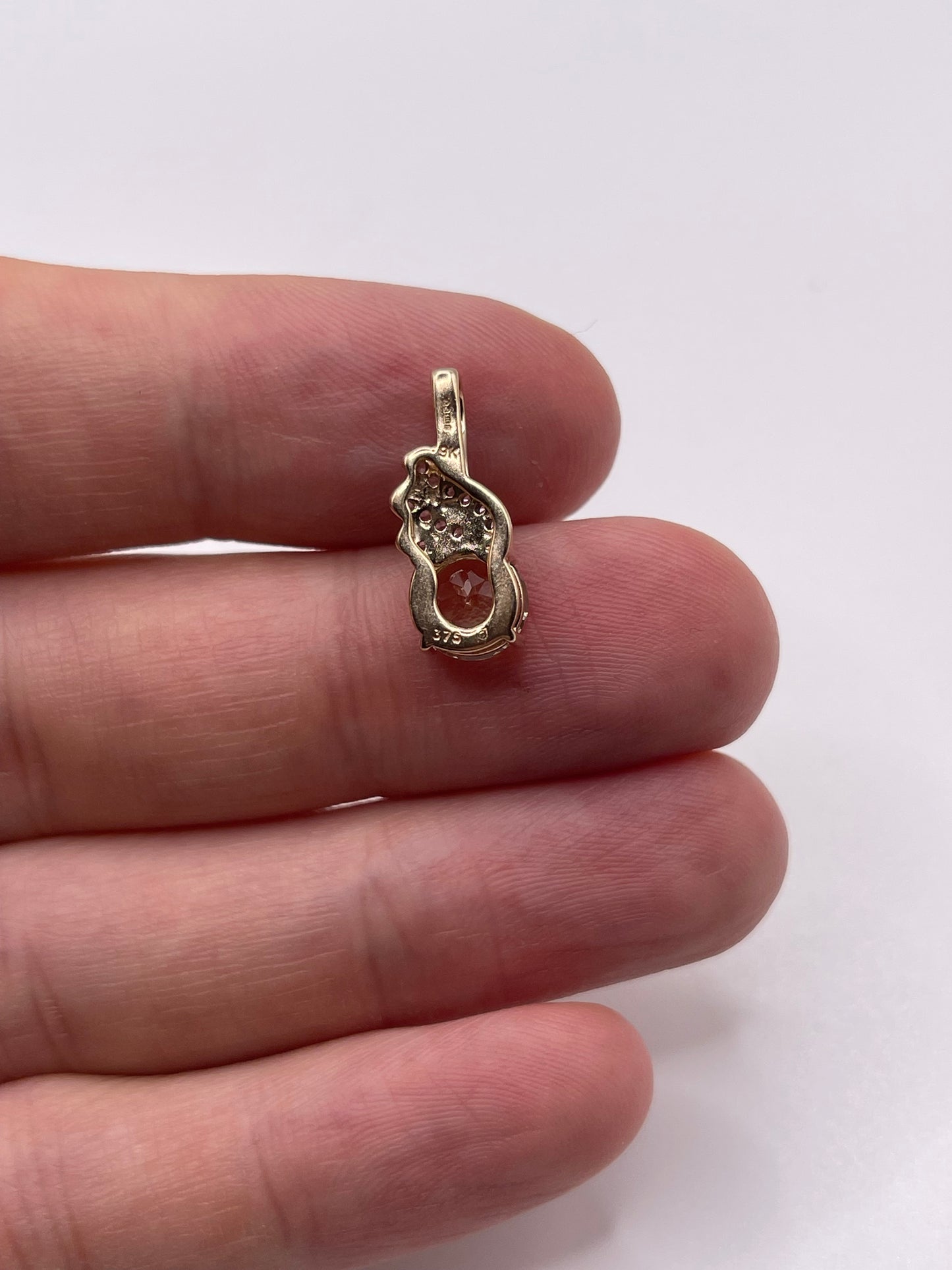 9ct gold quartz and zircon pendant