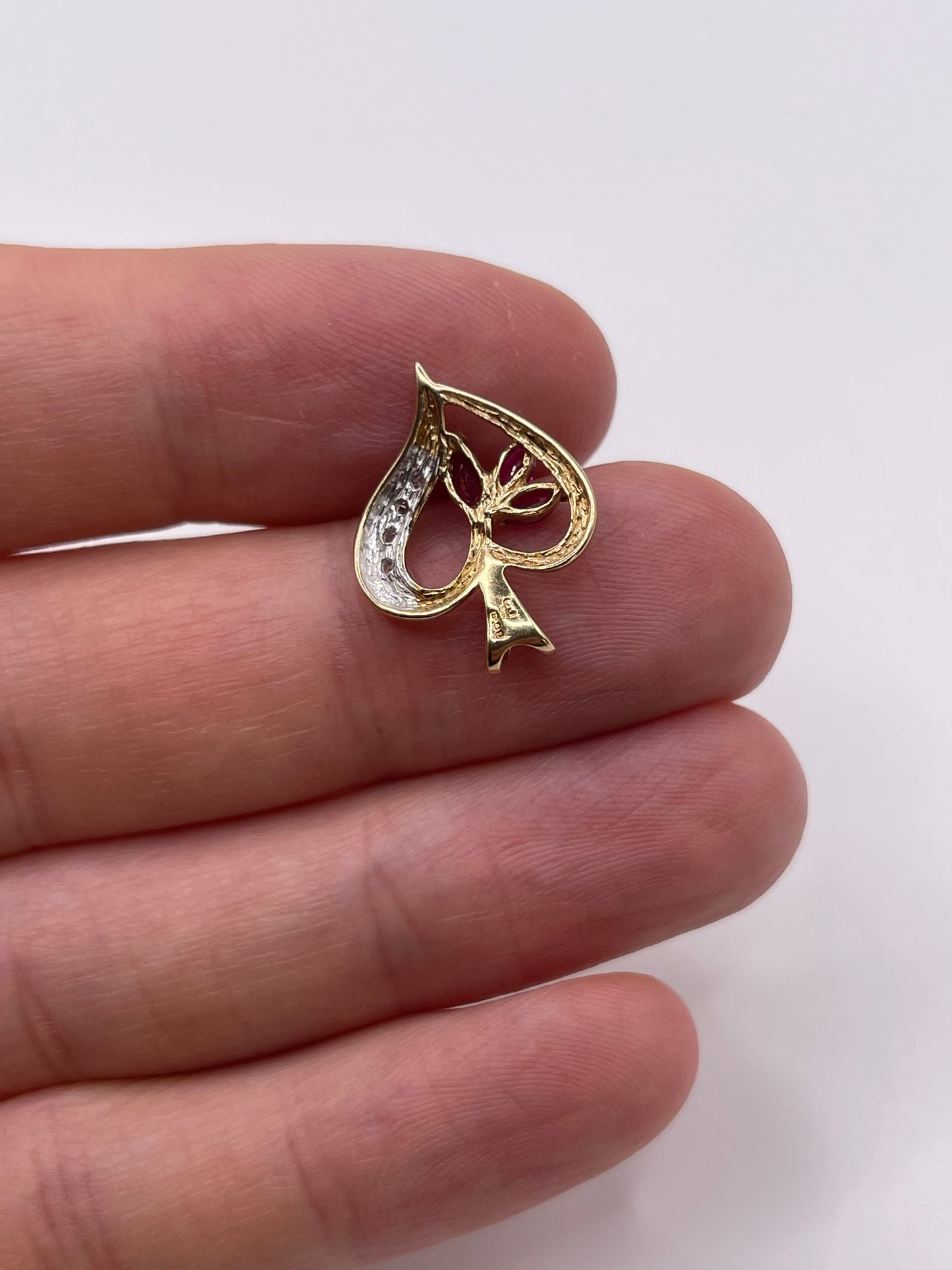 9ct gold ruby and diamond heart pendant