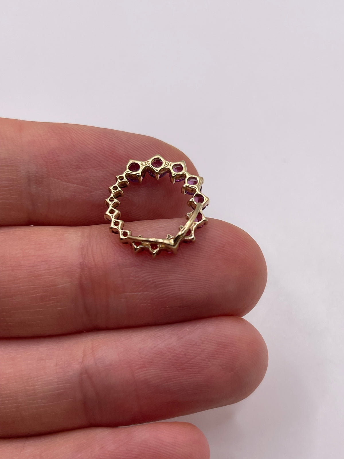 9ct gold garnet pendant