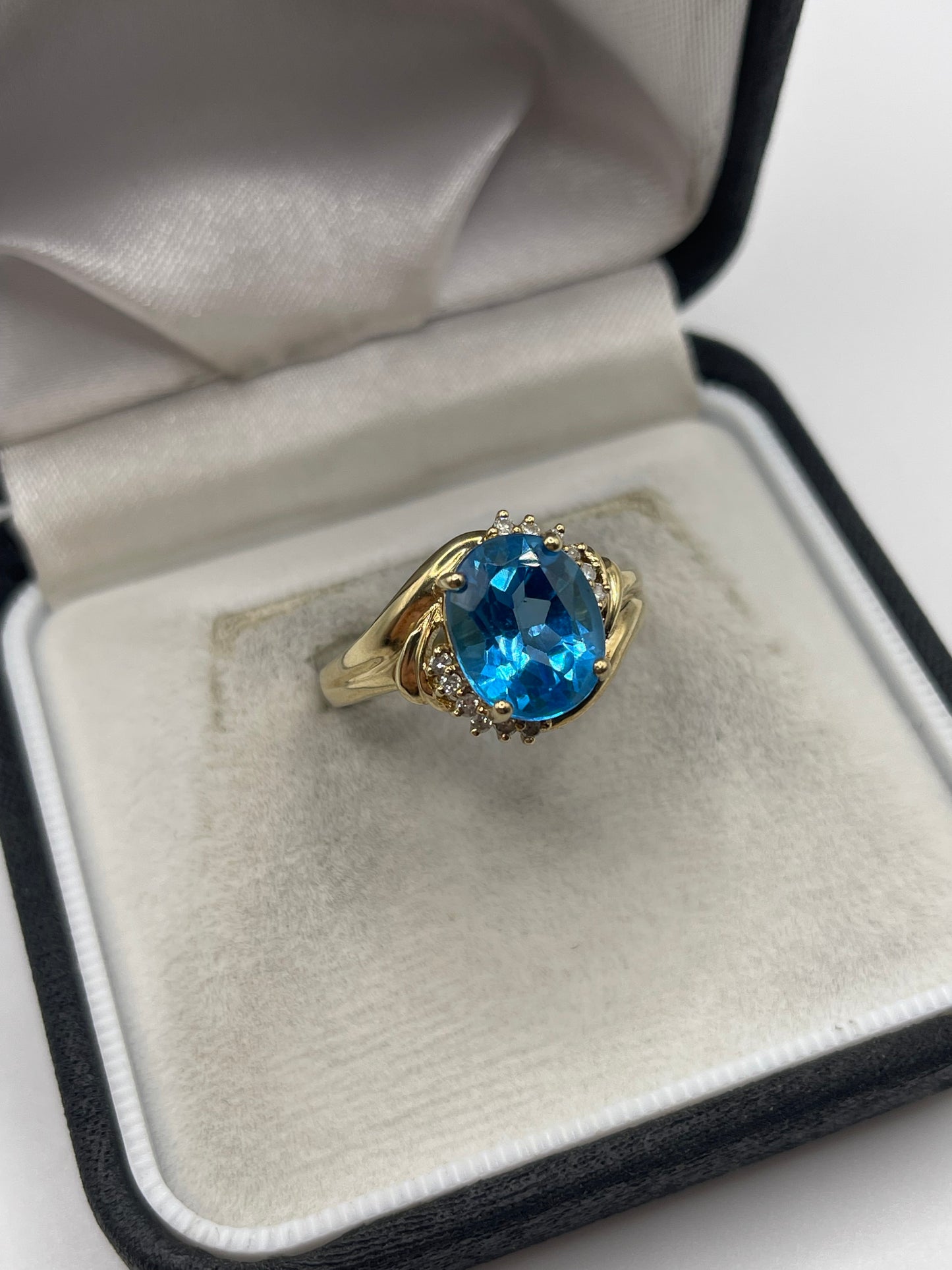 9ct gold topaz and diamond ring