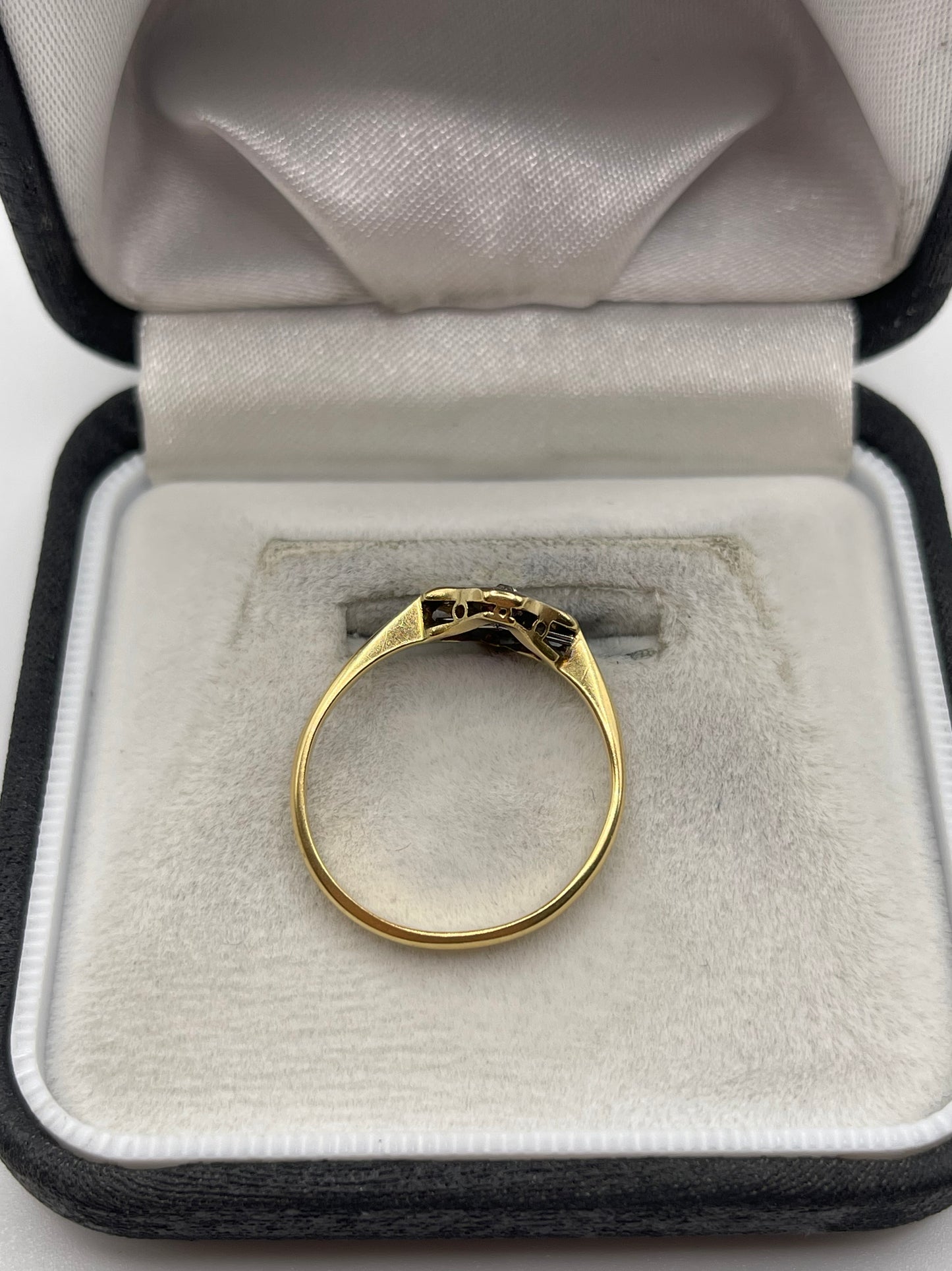 18ct gold ruby and diamond ring