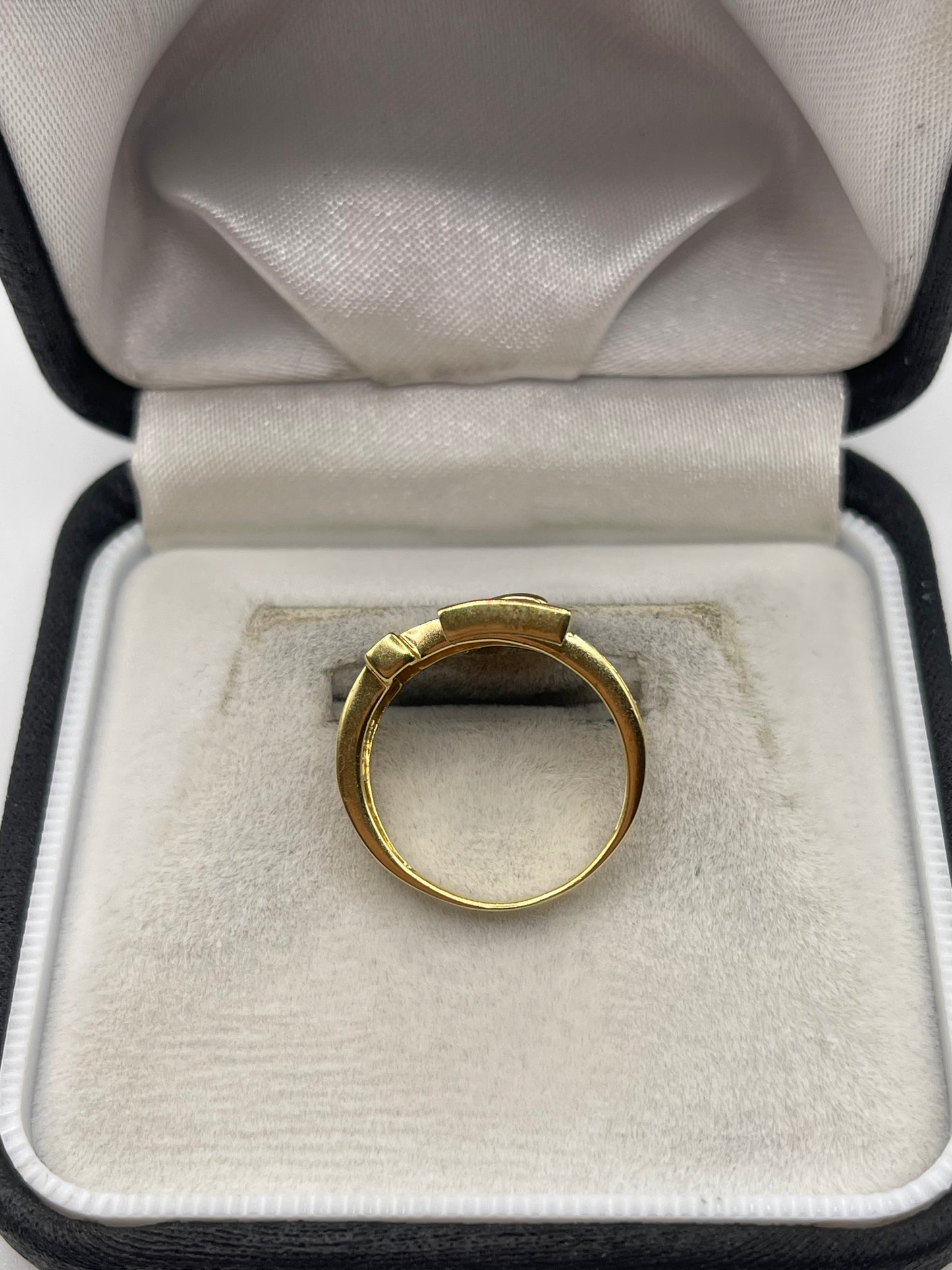 9ct gold cz buckle ring