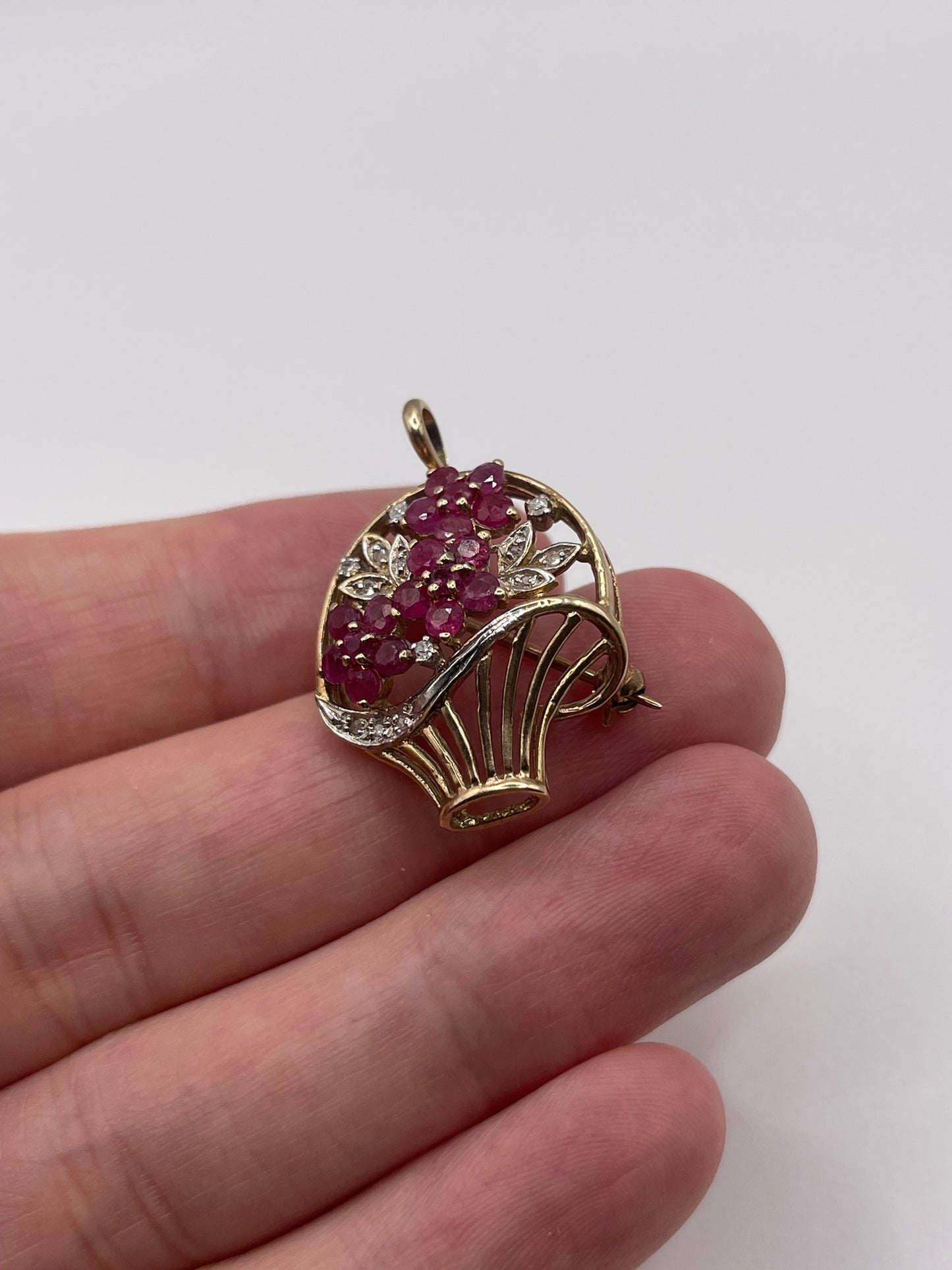 9ct gold ruby and diamond brooch / pendant