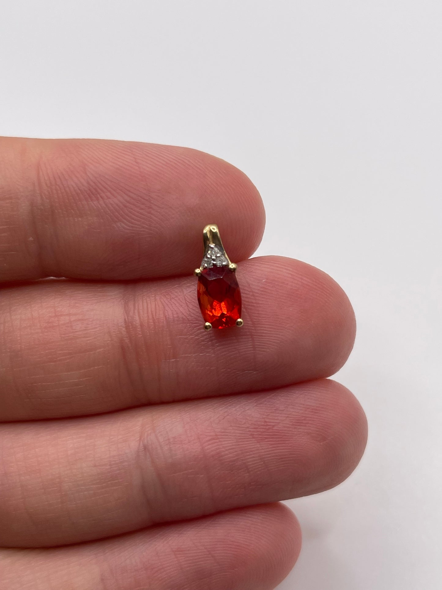 9ct gold quartz and diamond pendant