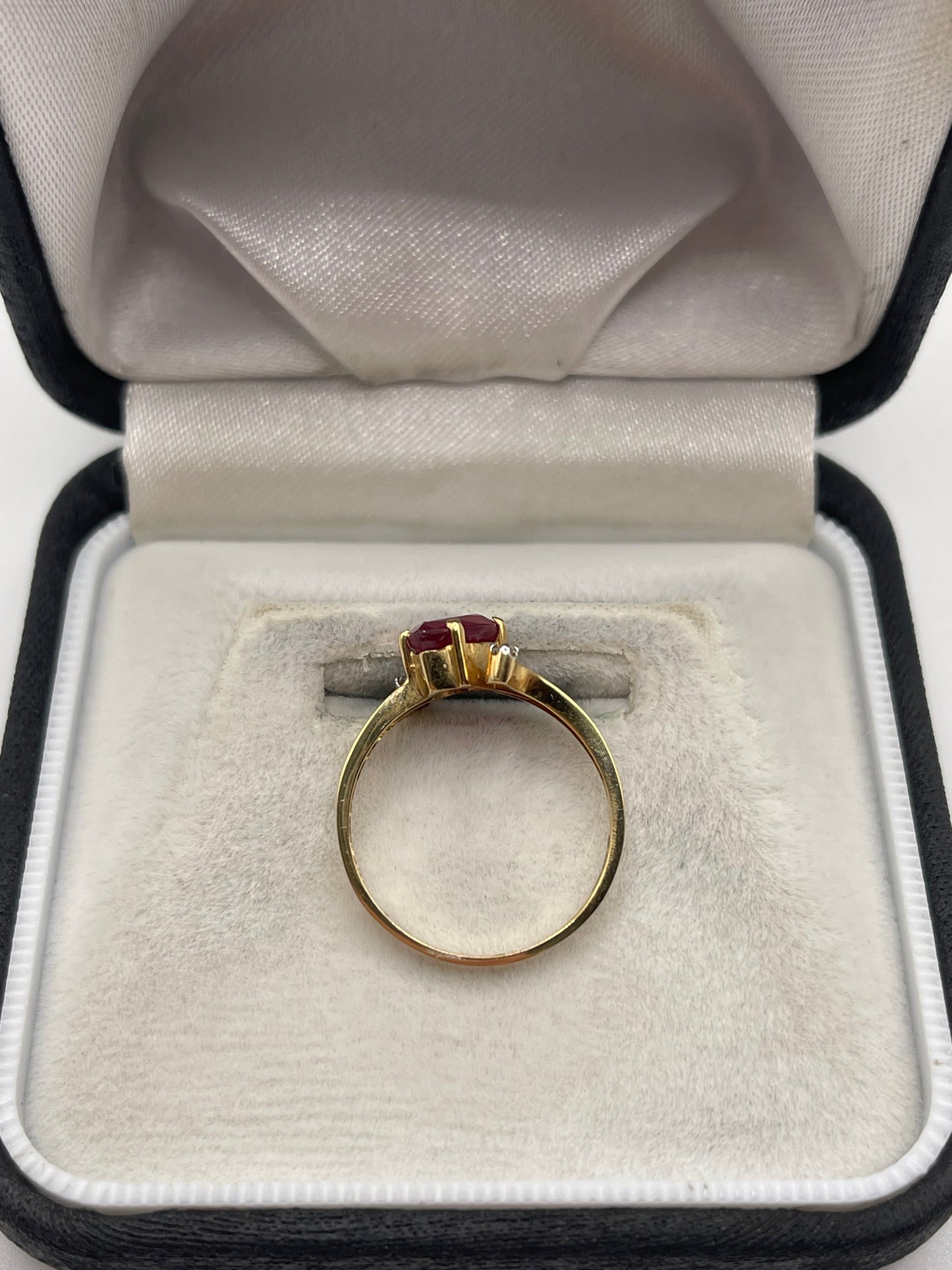 18ct gold ruby and diamond ring