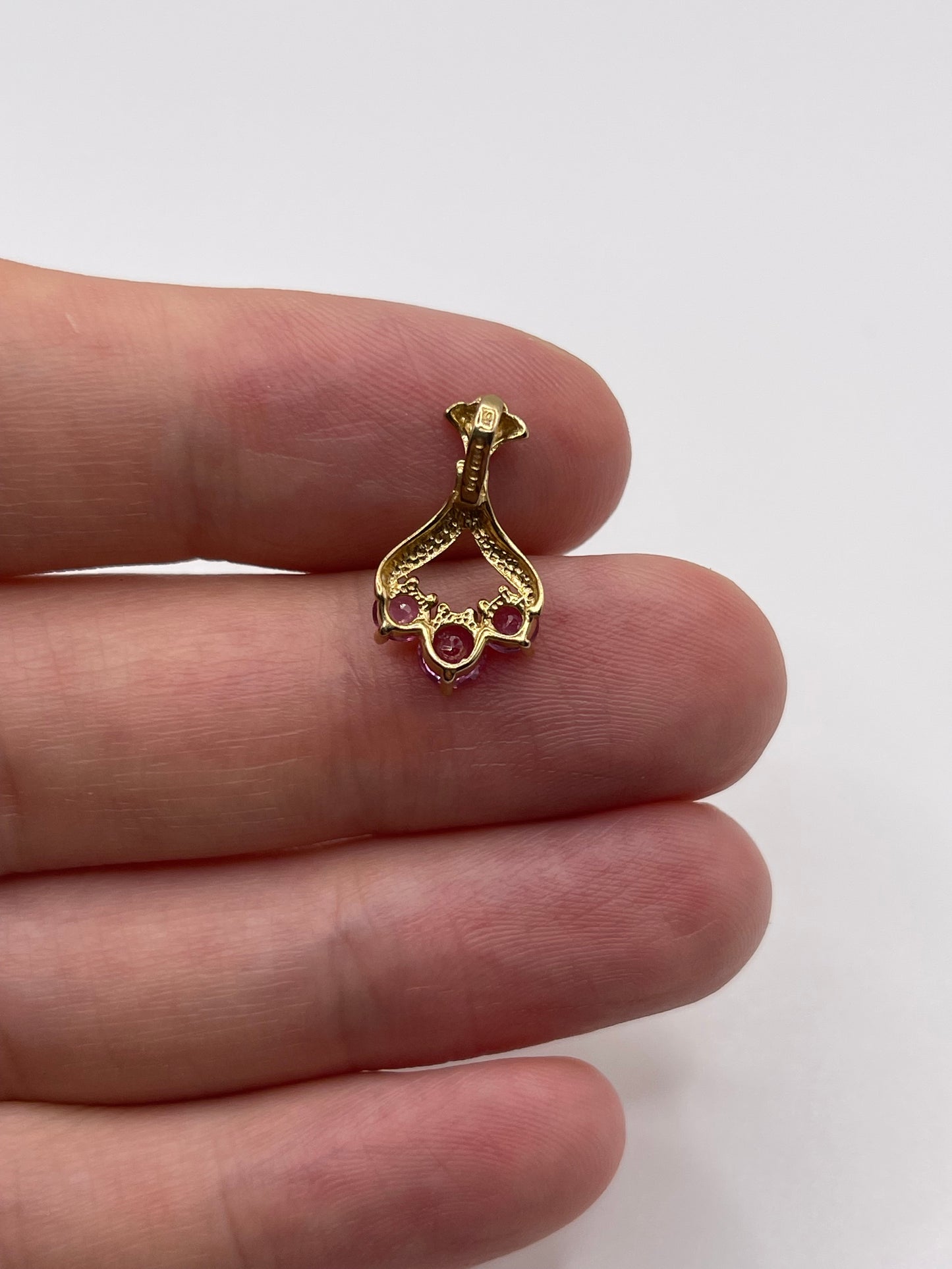 9ct gold ruby pendant