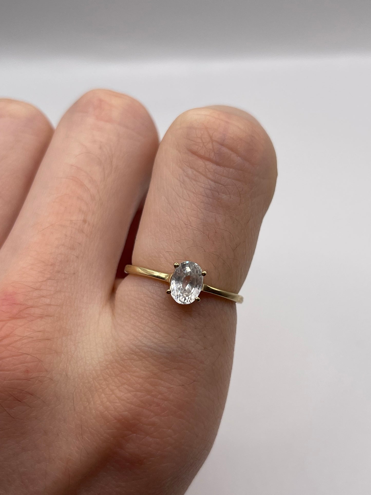 9ct gold white zircon ring