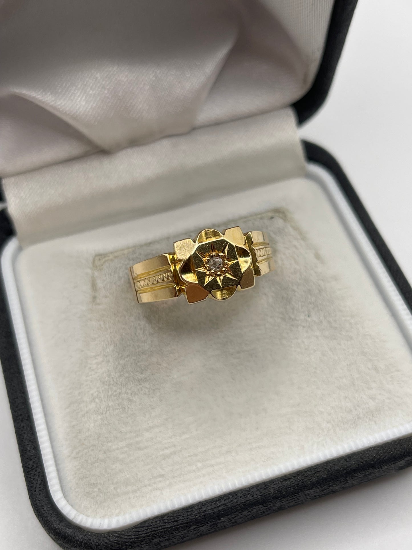 18ct gold diamond signet ring