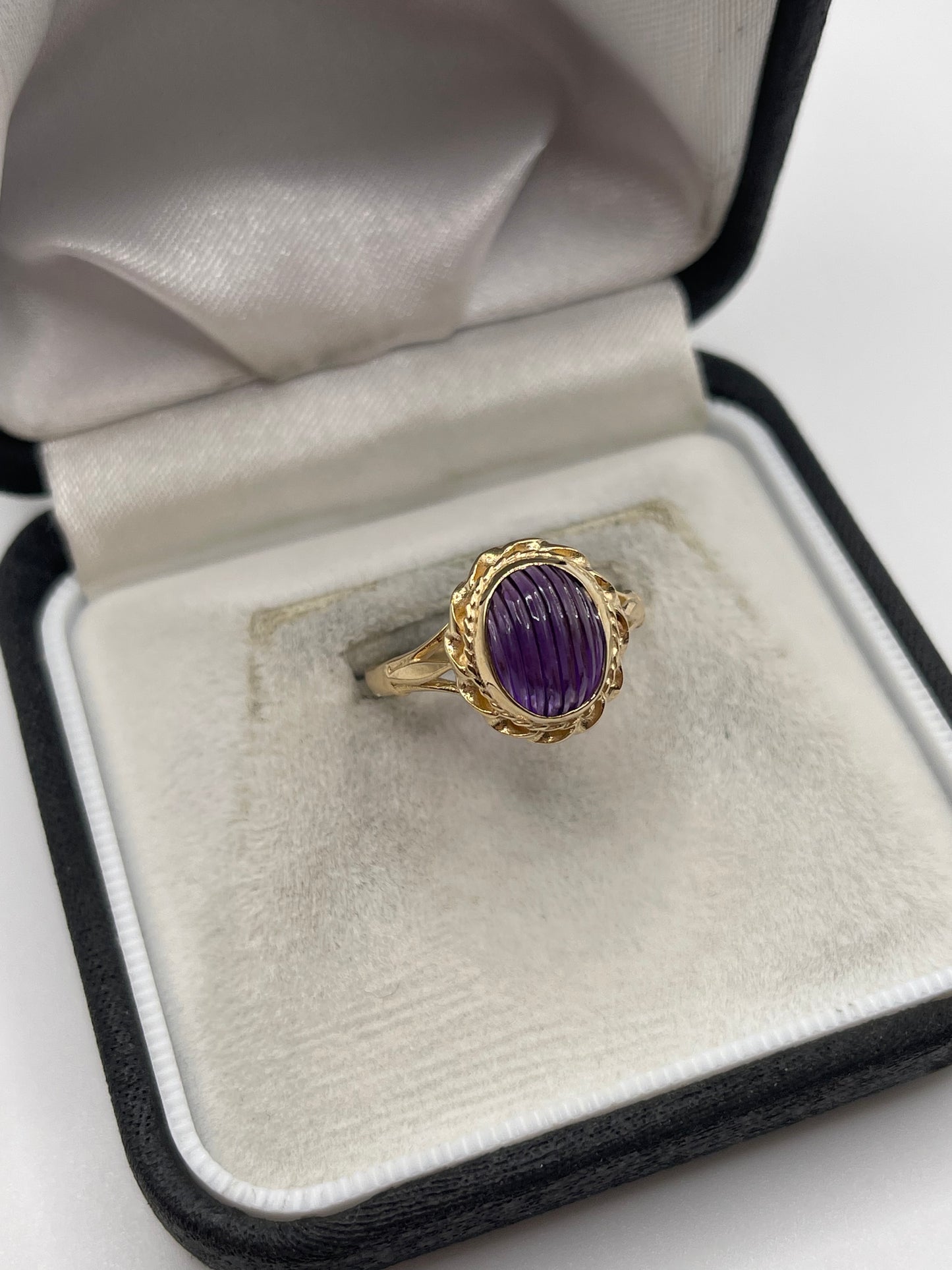 9ct gold carved amethyst ring