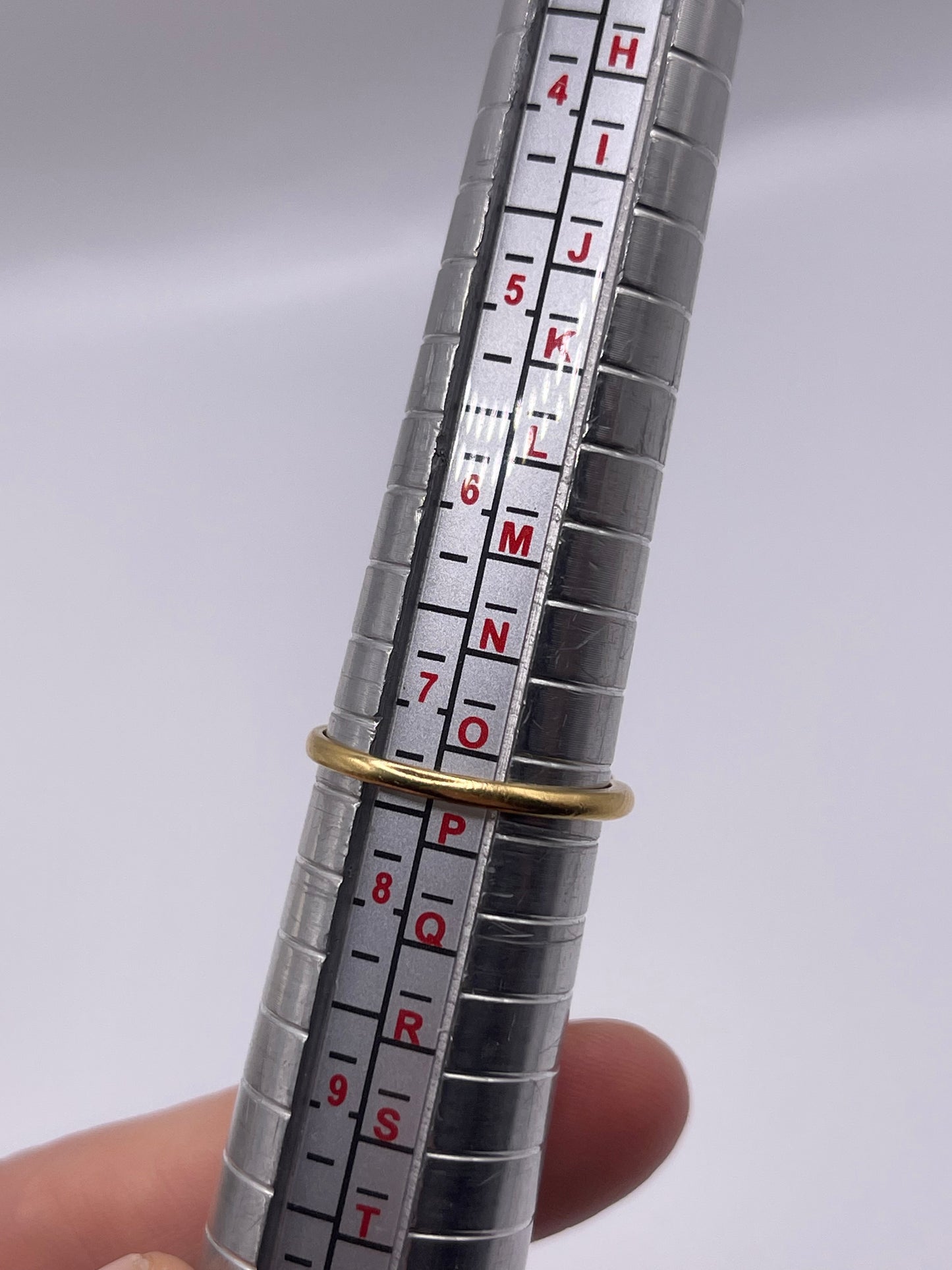 18ct gold emerald wishbone ring