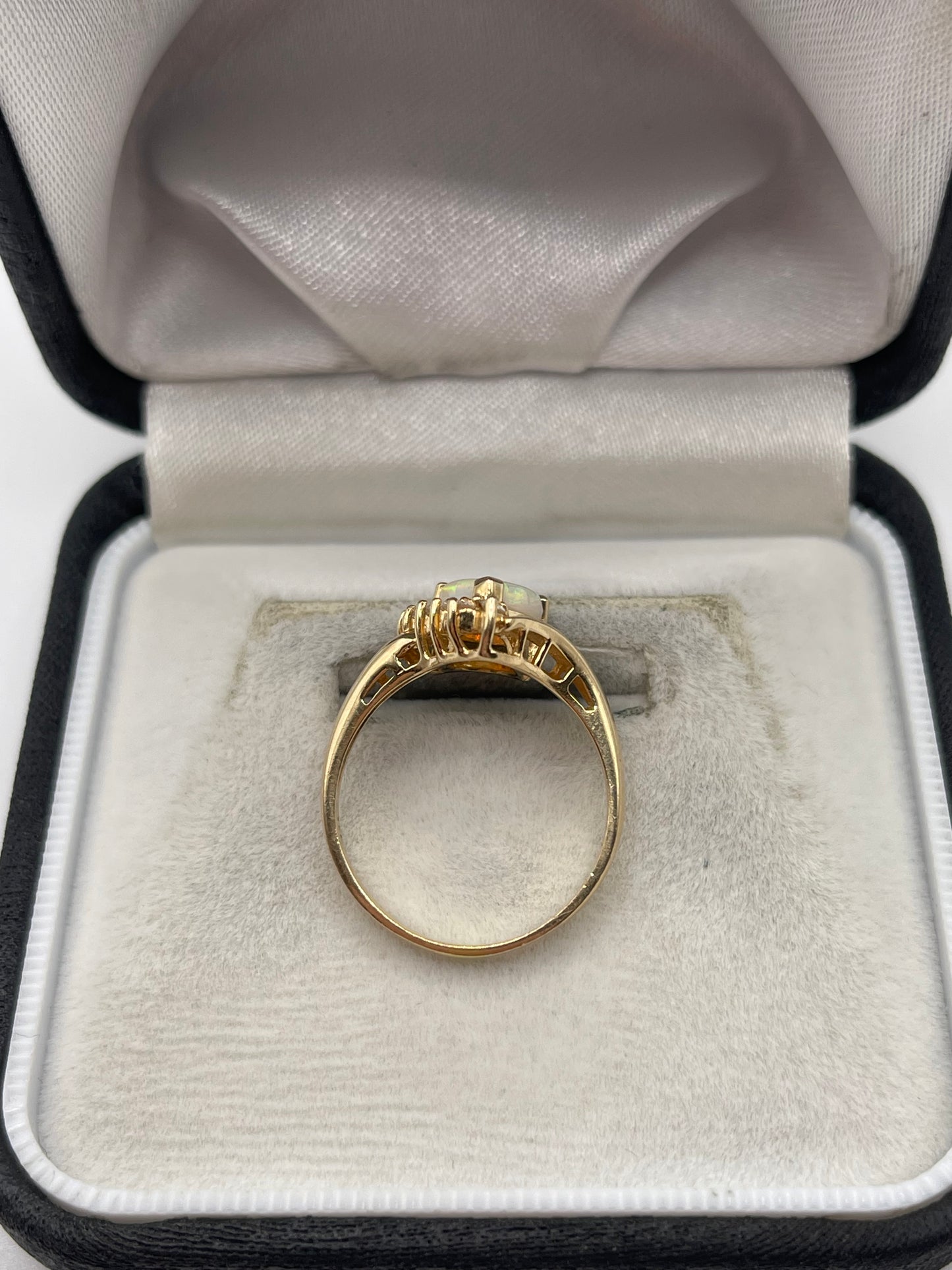 14ct gold opal and diamond ring