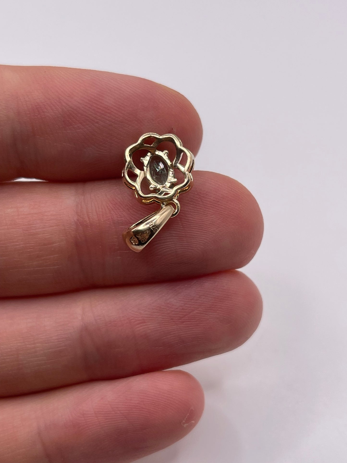 9ct gold emerald pendant