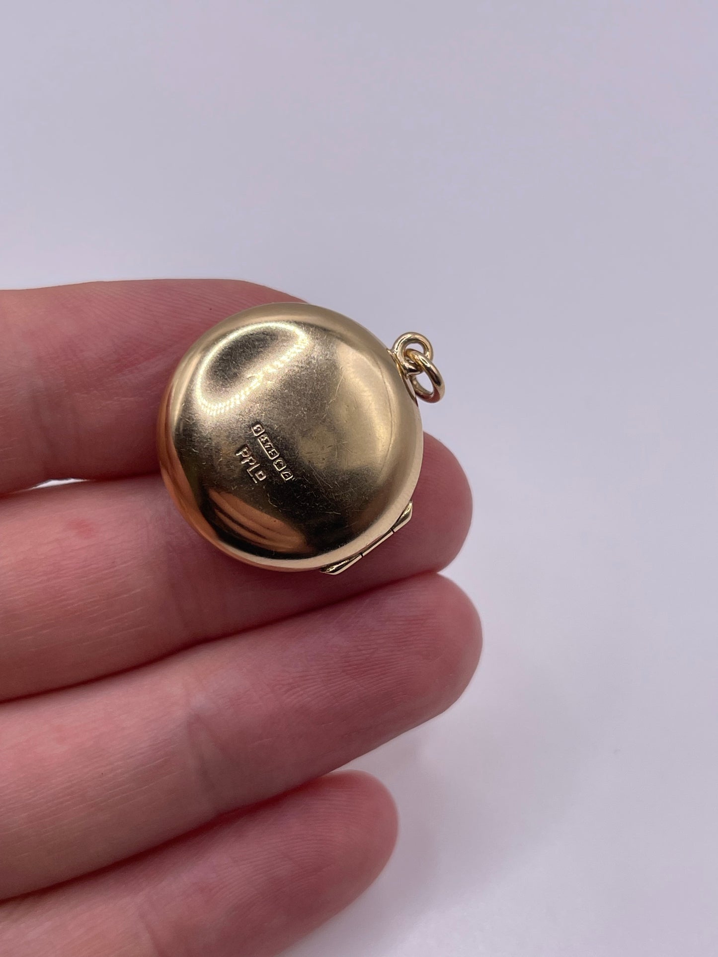 9ct gold locket pendant