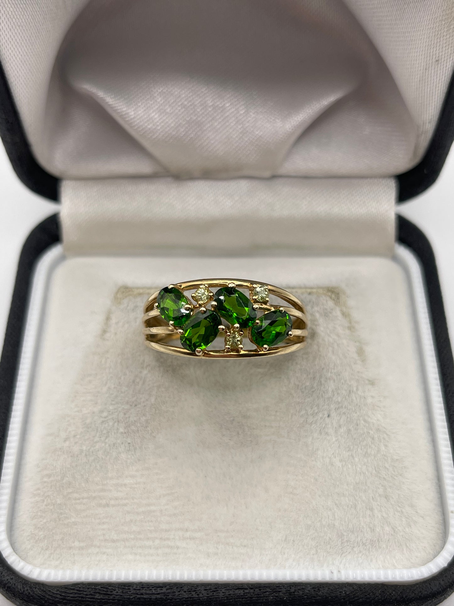 9ct gold diopside and quartz ring