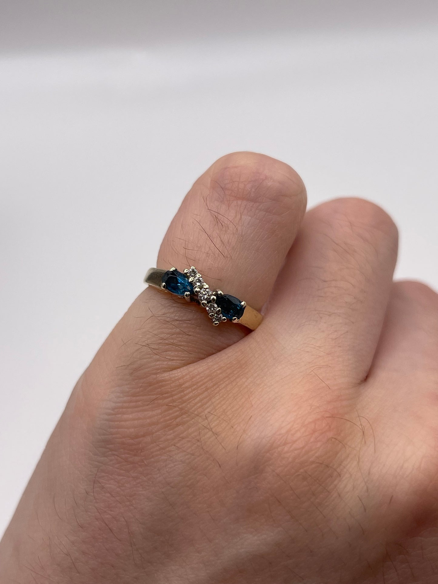 9ct gold topaz and diamond ring