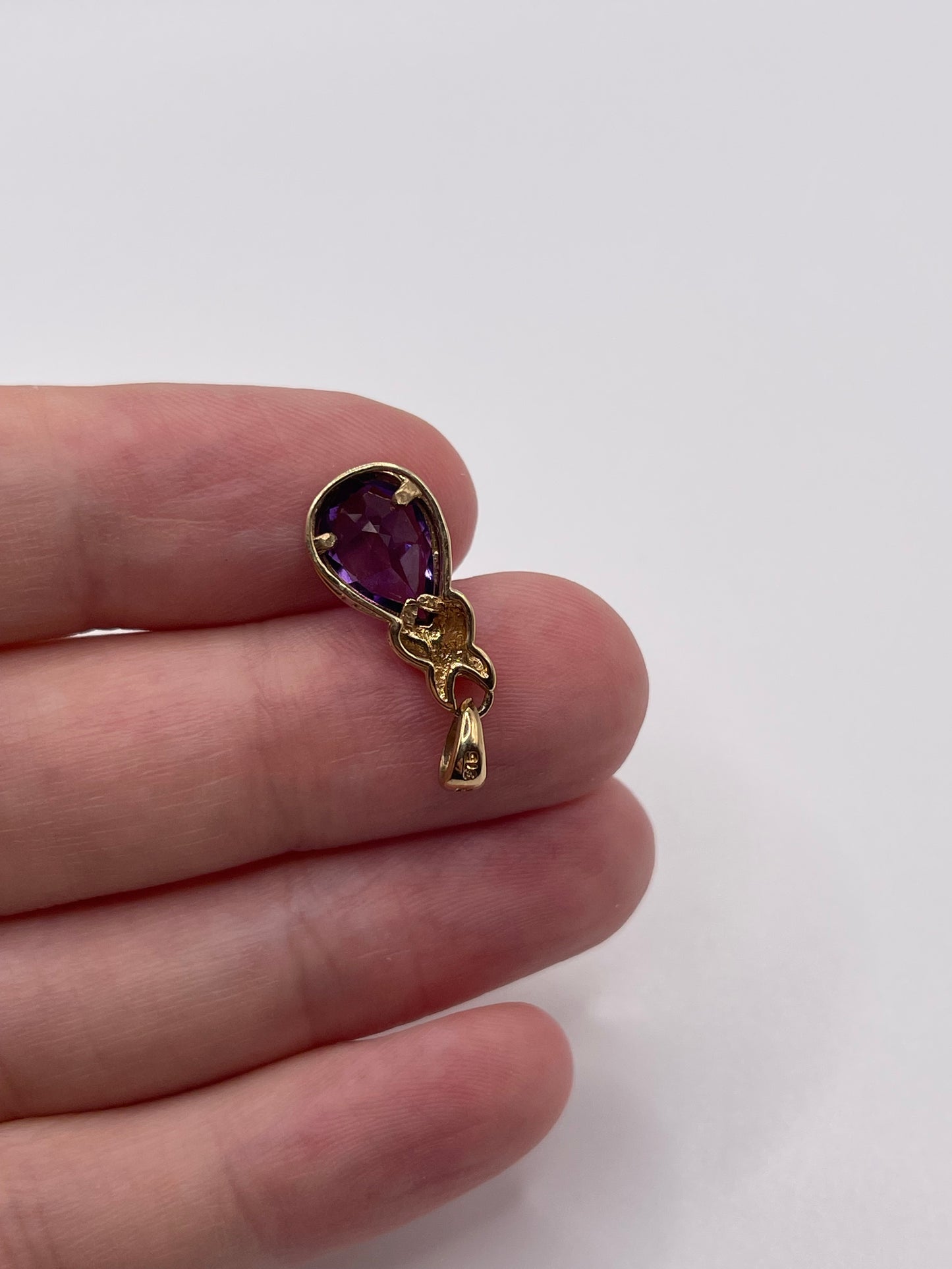 9ct gold amethyst pendant