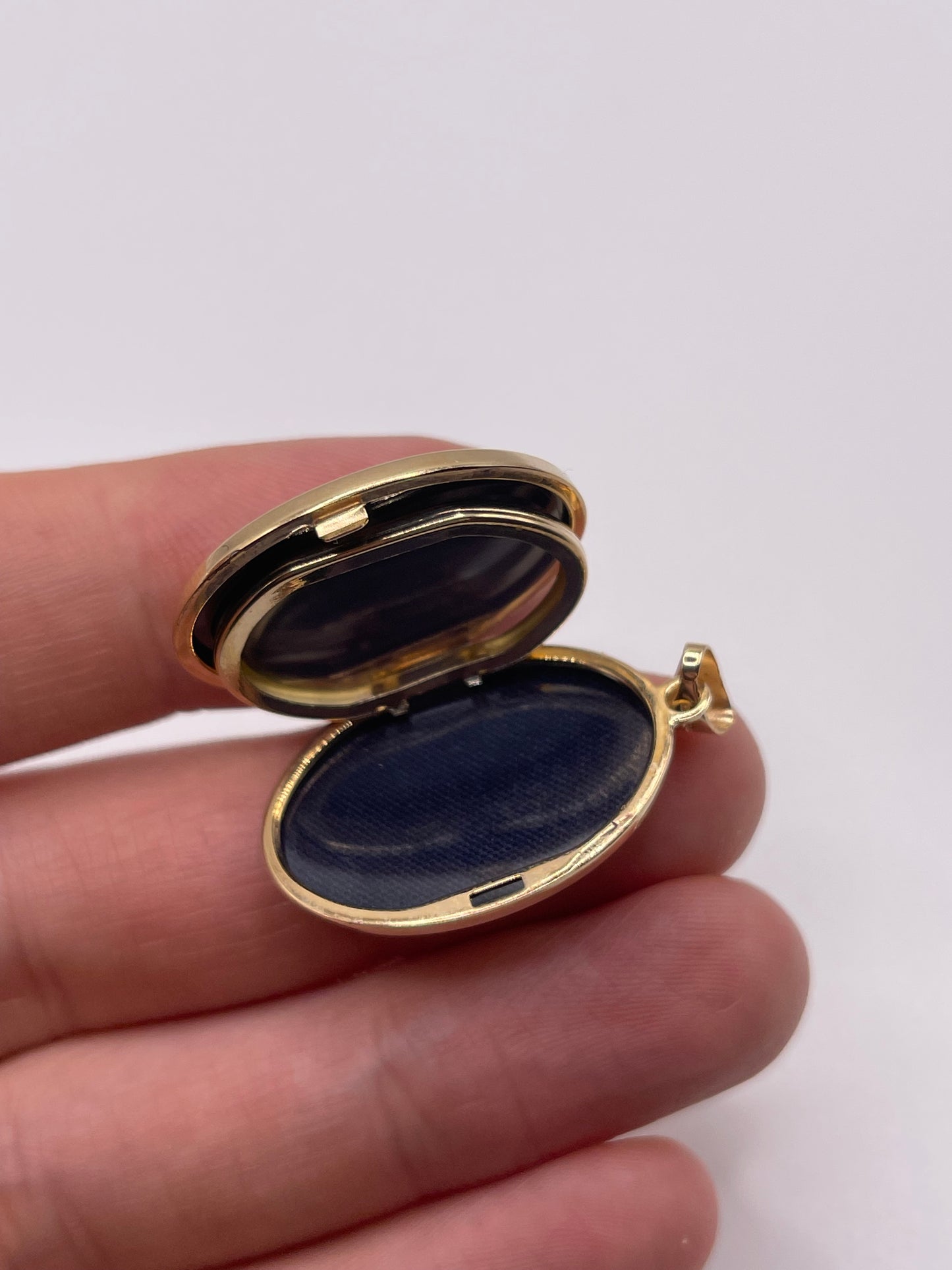 9ct gold locket