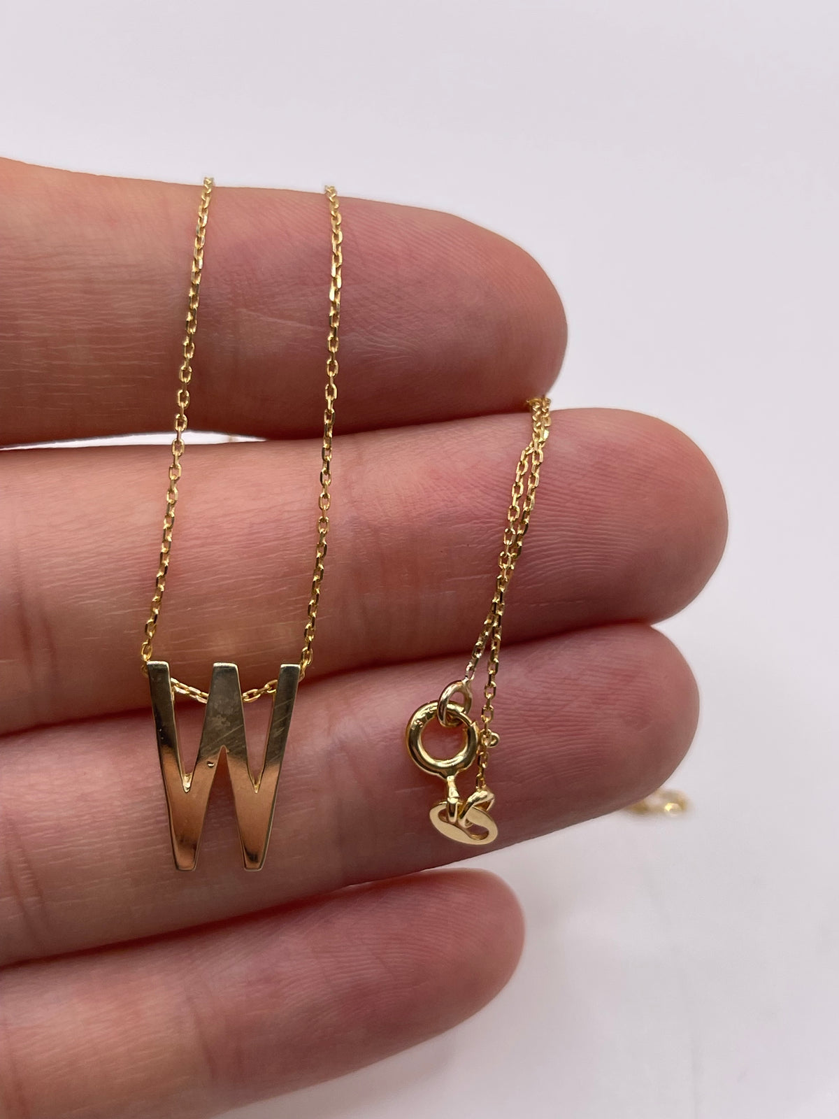 9ct gold initial W necklace