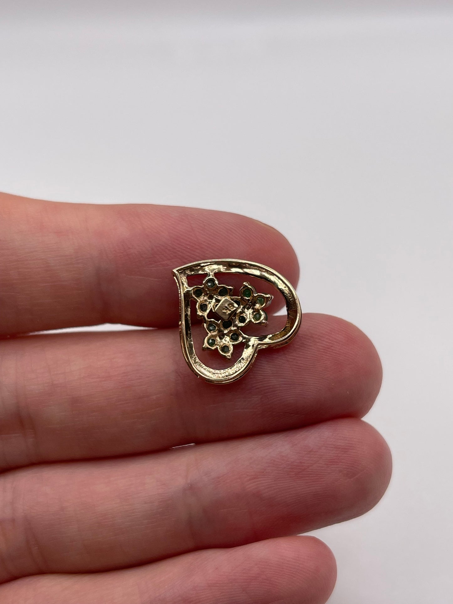 9ct gold emerald and diamond heart pendant