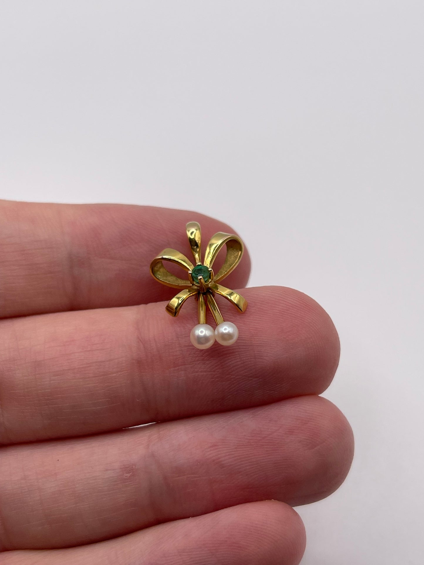 9ct gold emerald and pearl pendant
