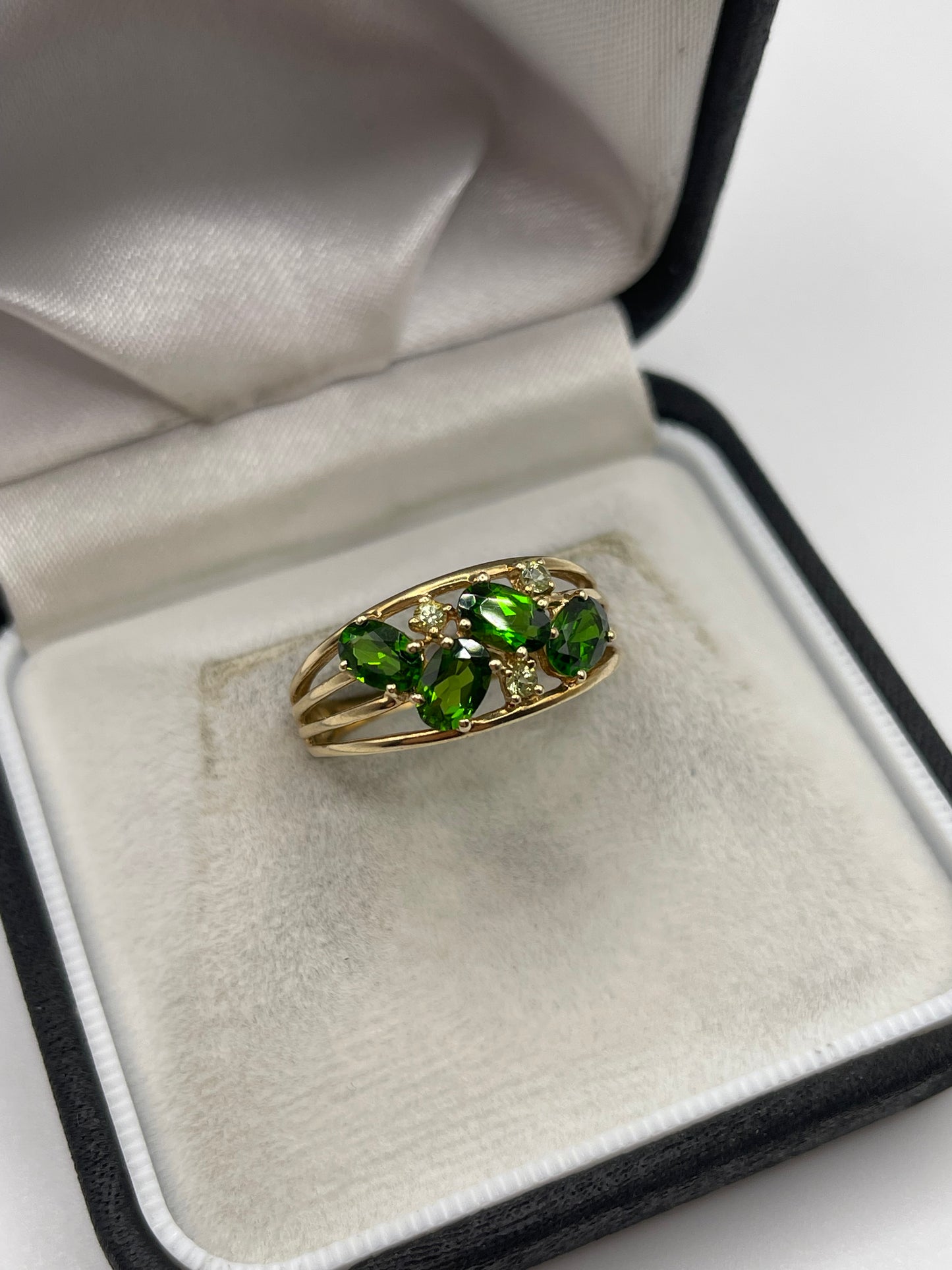 9ct gold diopside and quartz ring