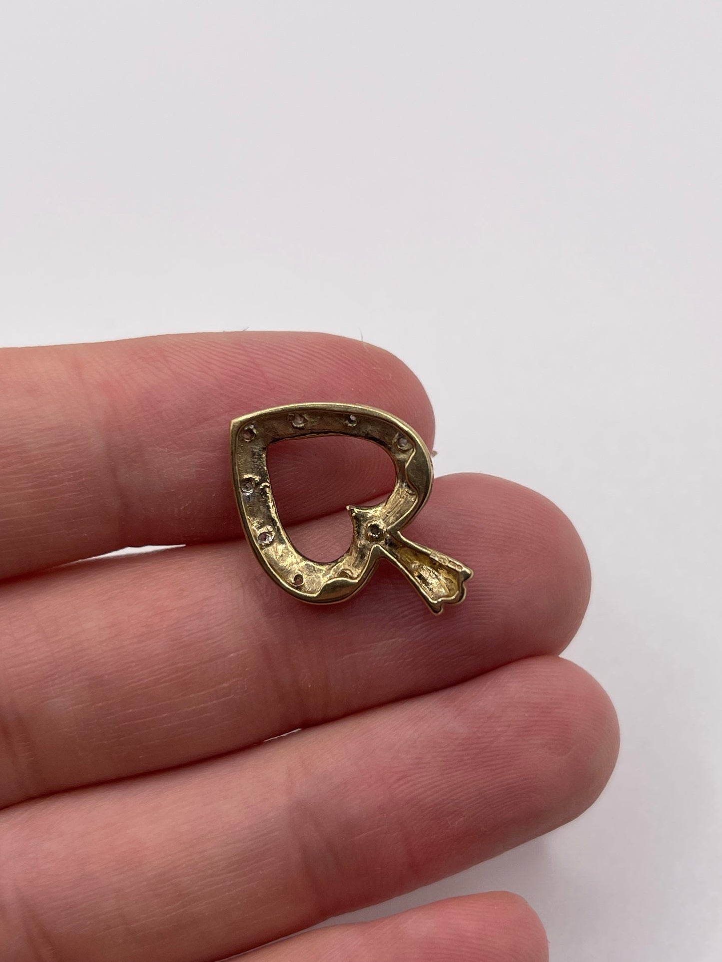 9ct gold diamond heart pendant