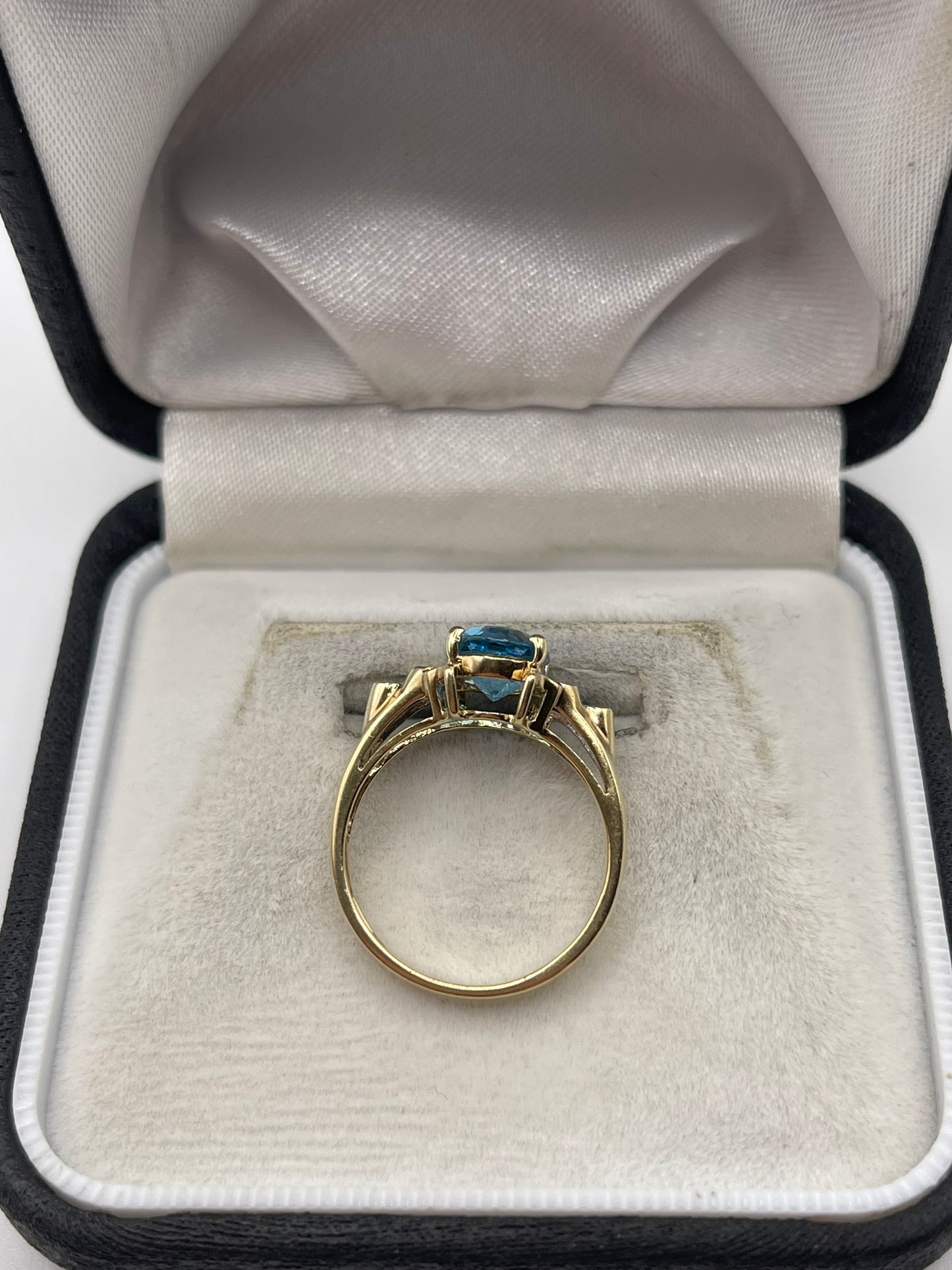 9ct gold topaz and diamond ring