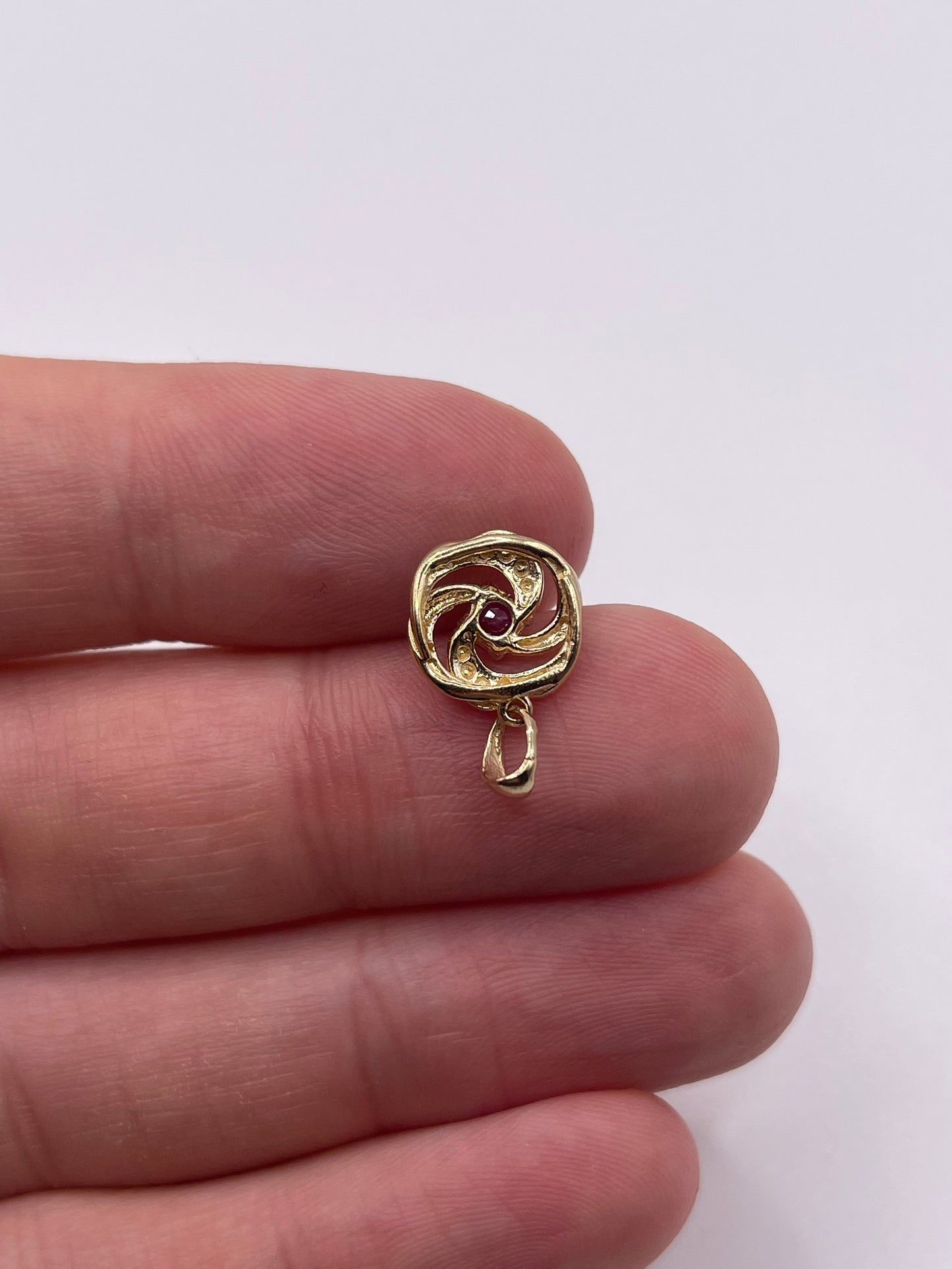9ct gold ruby pendant