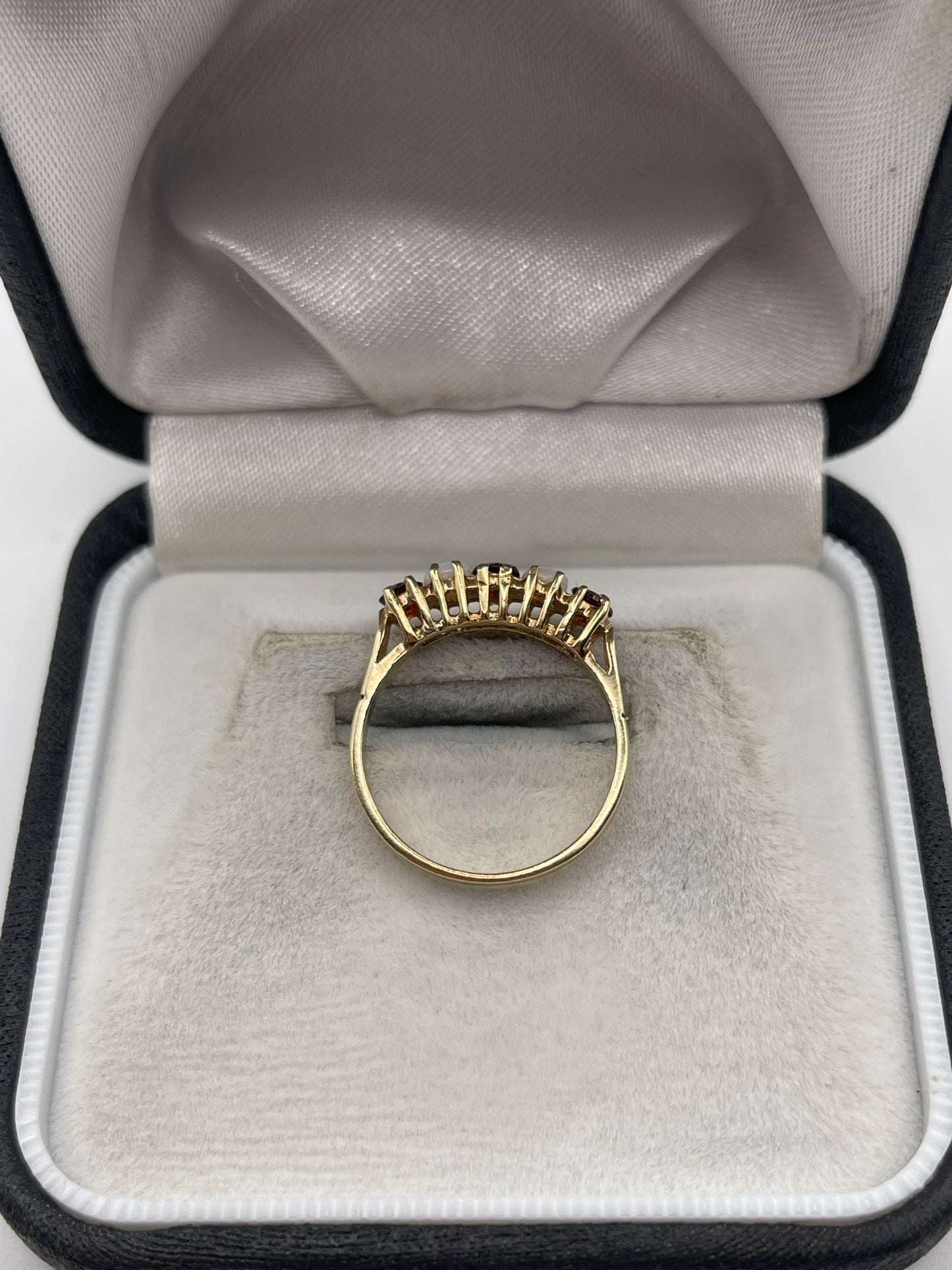 9ct gold opal and garnet ring