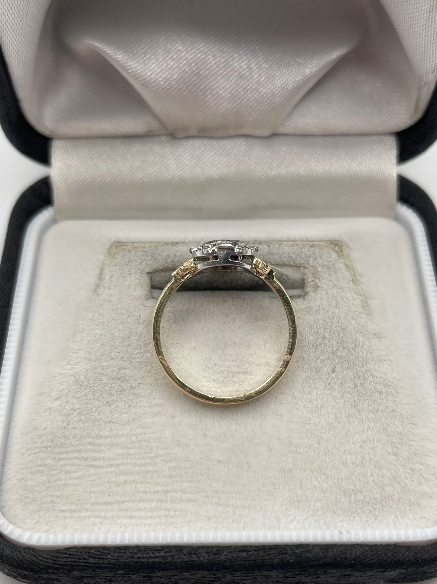 9ct gold garnet and diamond ring